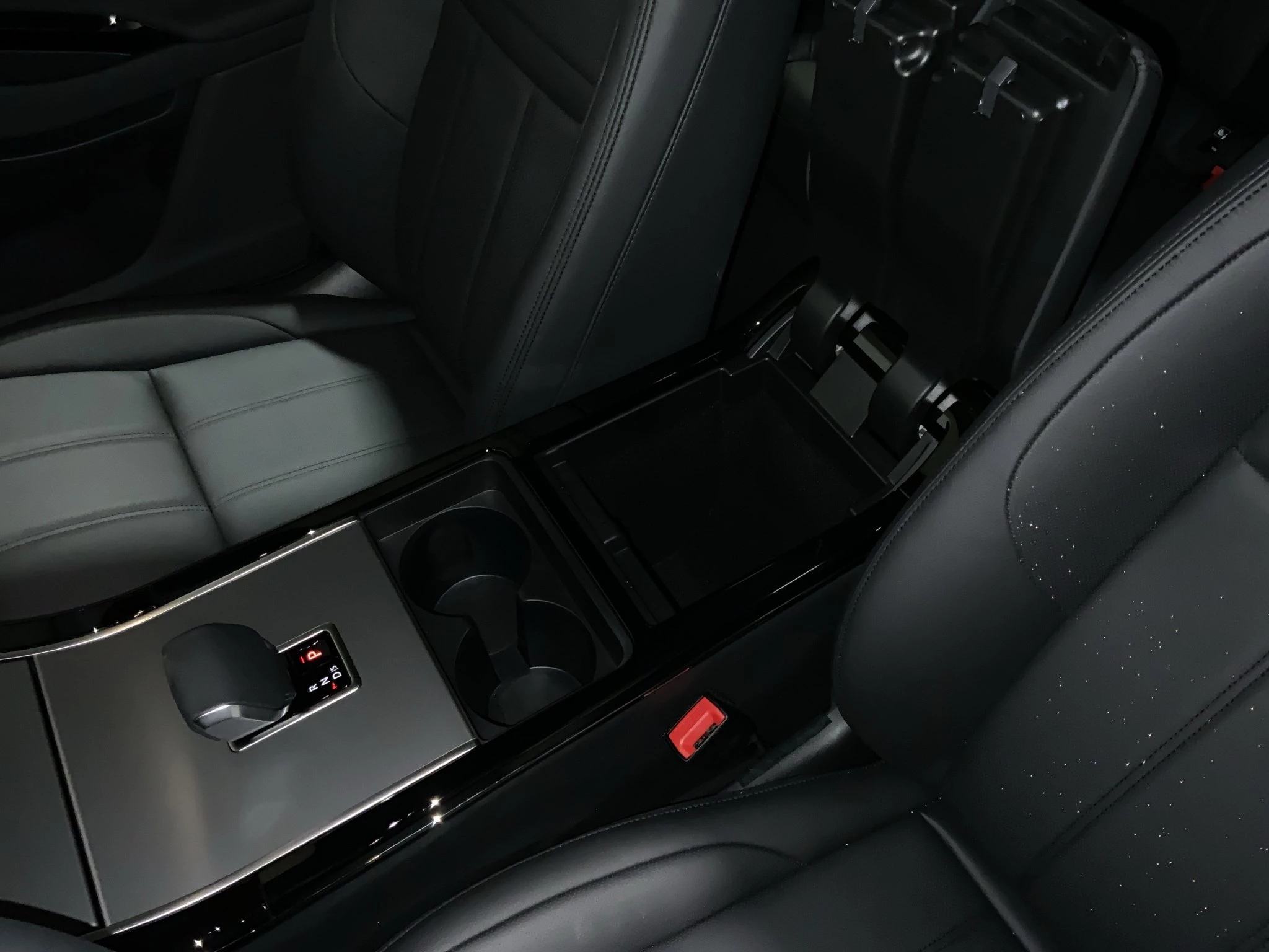 Land Rover-Range Rover Evoque-image-22
