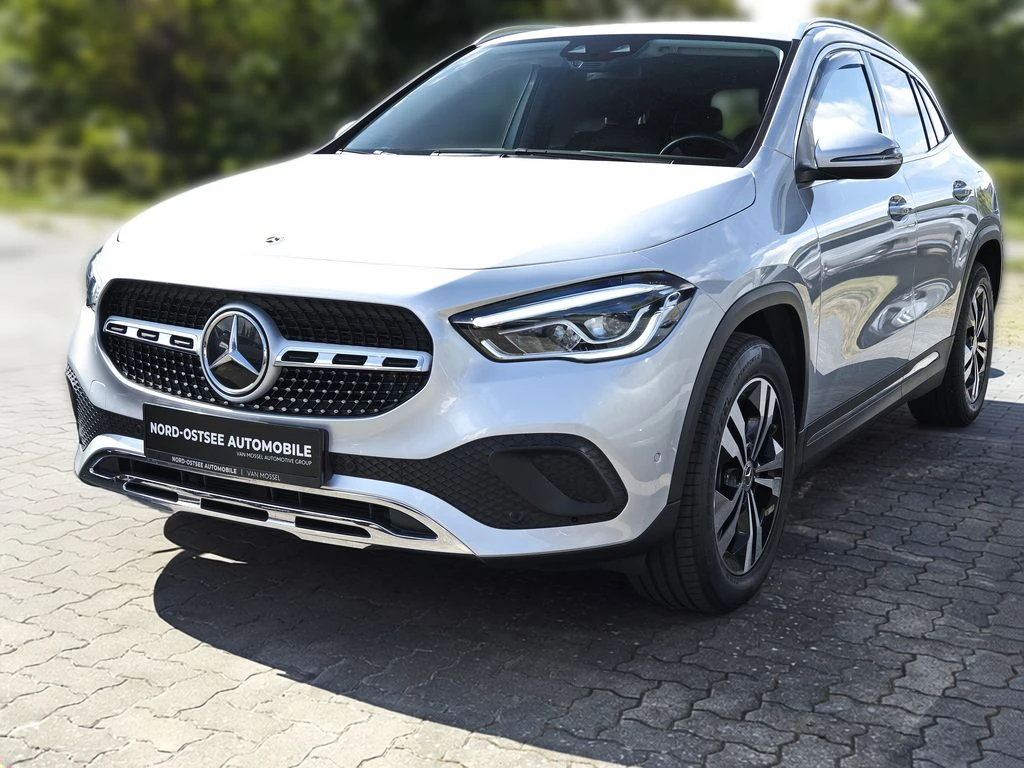 Mercedes-Benz-GLA 180-image-6