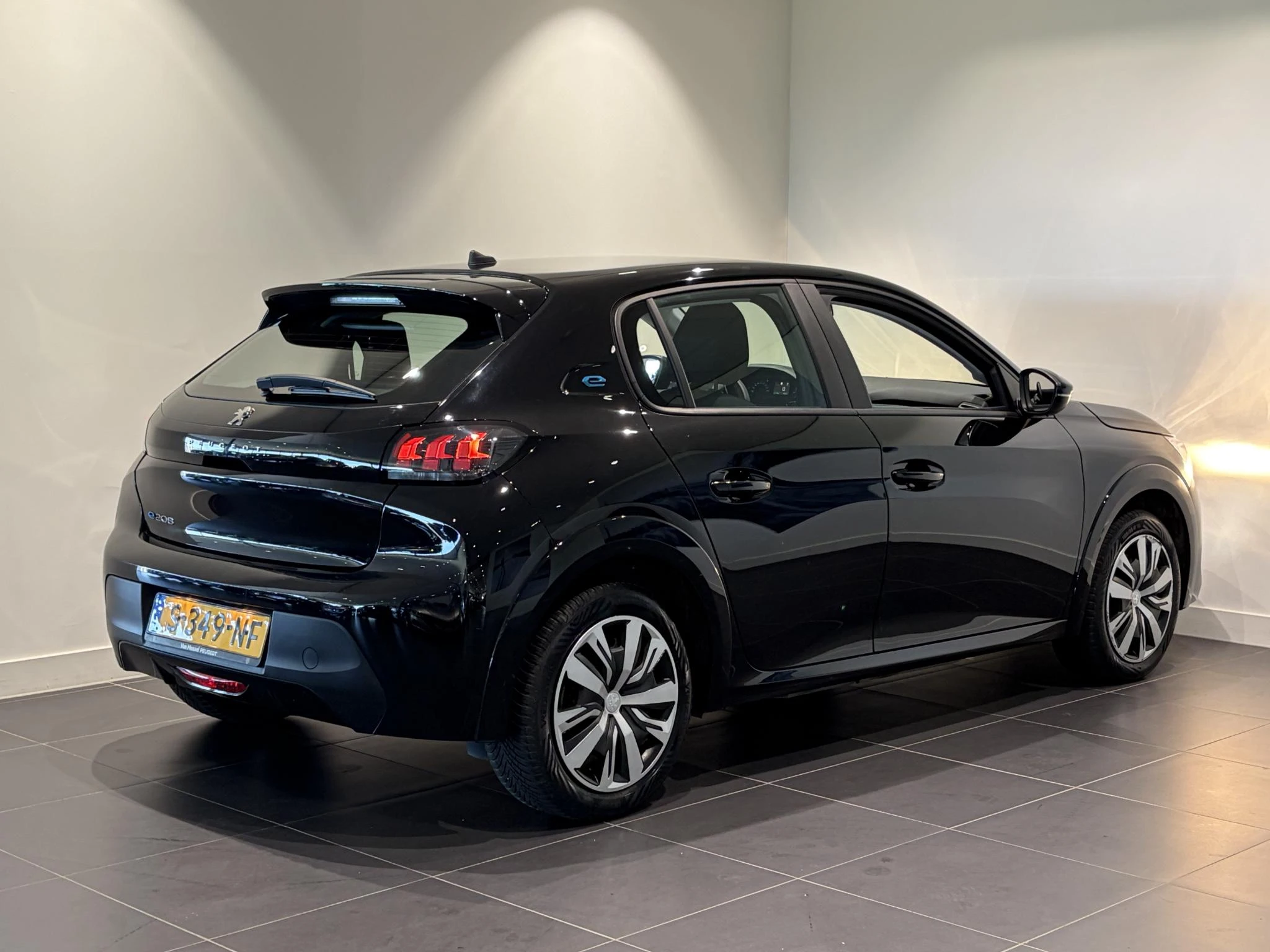 Peugeot-e-208-image-3