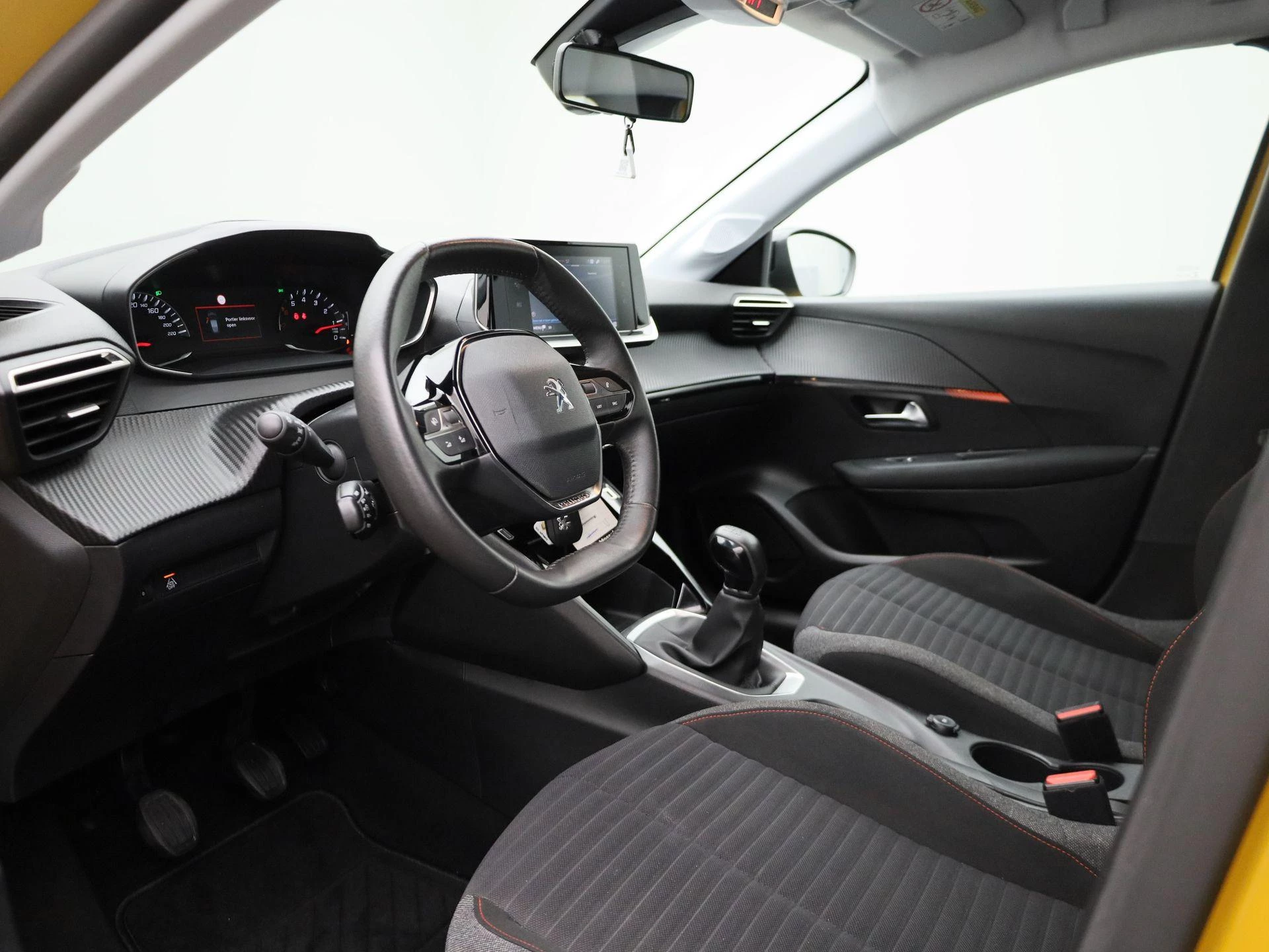 Peugeot-208-image-27