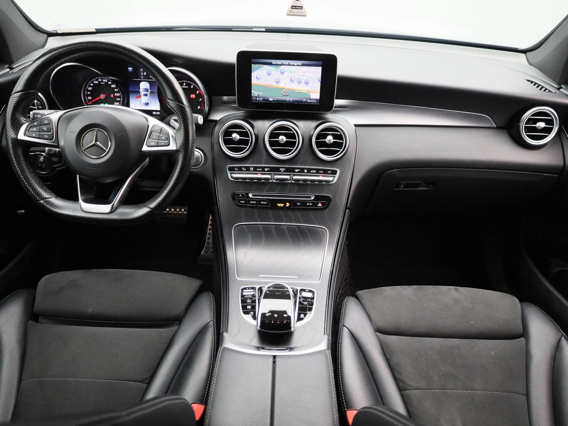 Mercedes-Benz-GLC-image-8