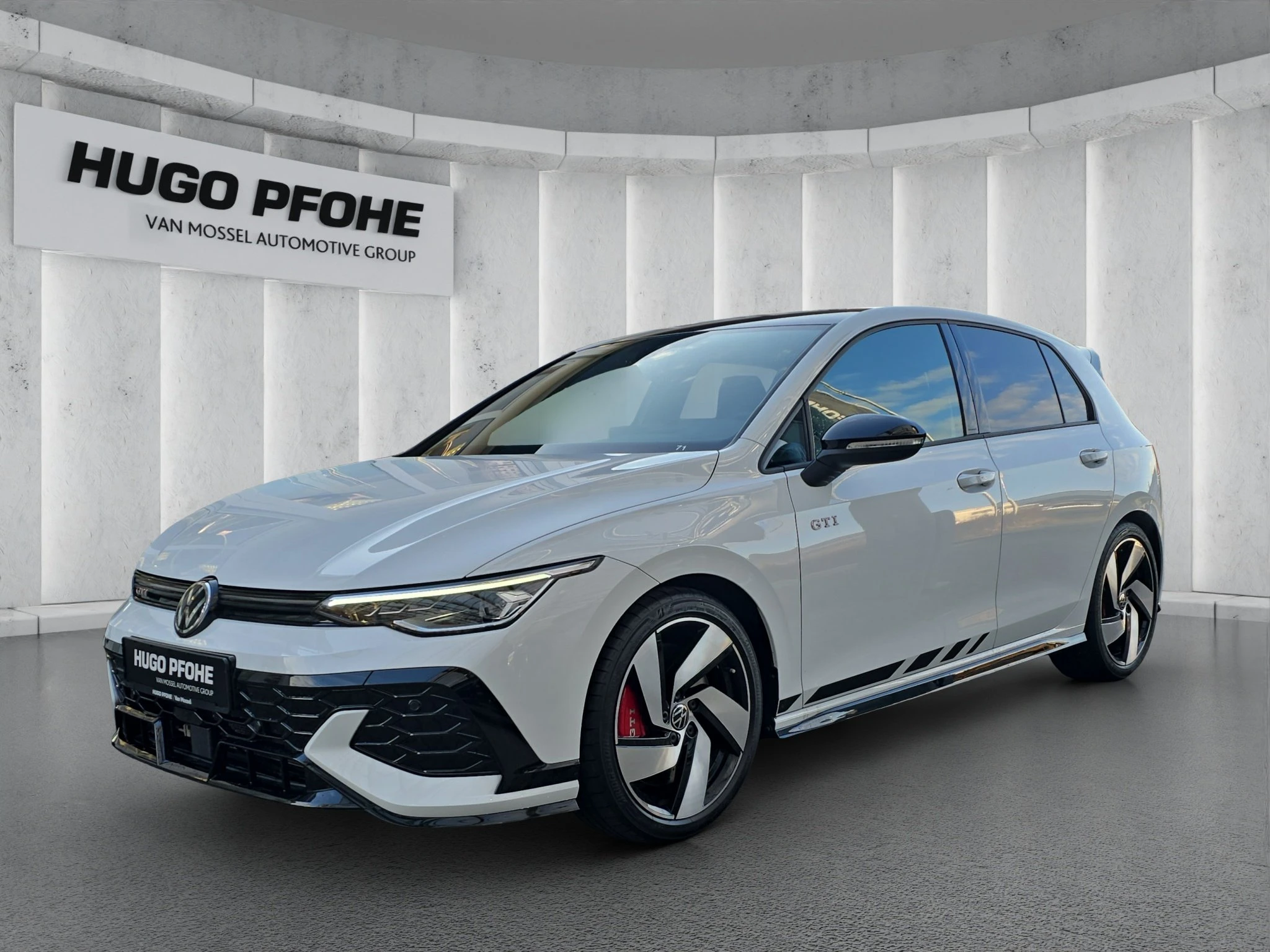 Volkswagen-Golf-image-0