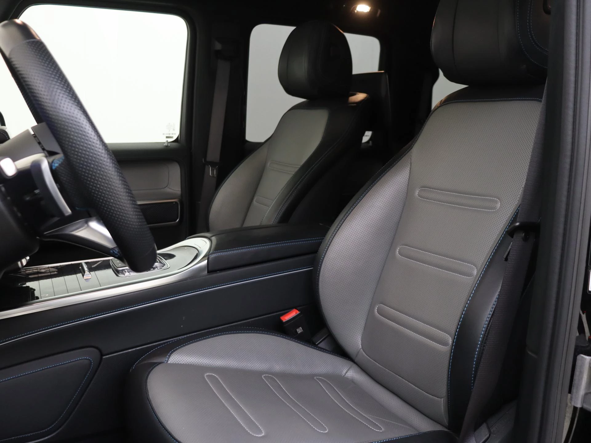 Mercedes-Benz-G-Klasse-image-13