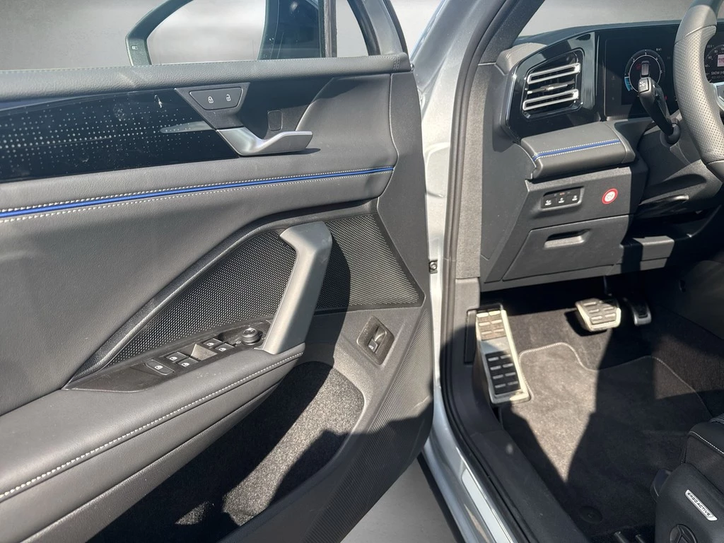 Volkswagen Tiguan 2.0l TDI DSG 4M R-Line *Pano*AHK*DCC