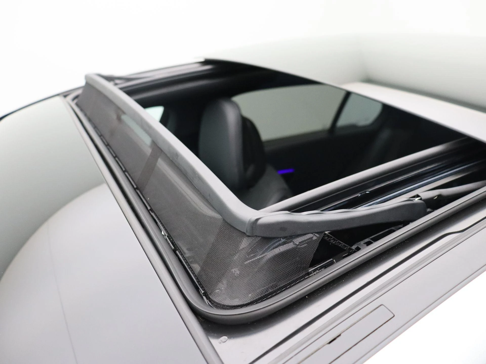 Mercedes-Benz-C-Klasse-image-25