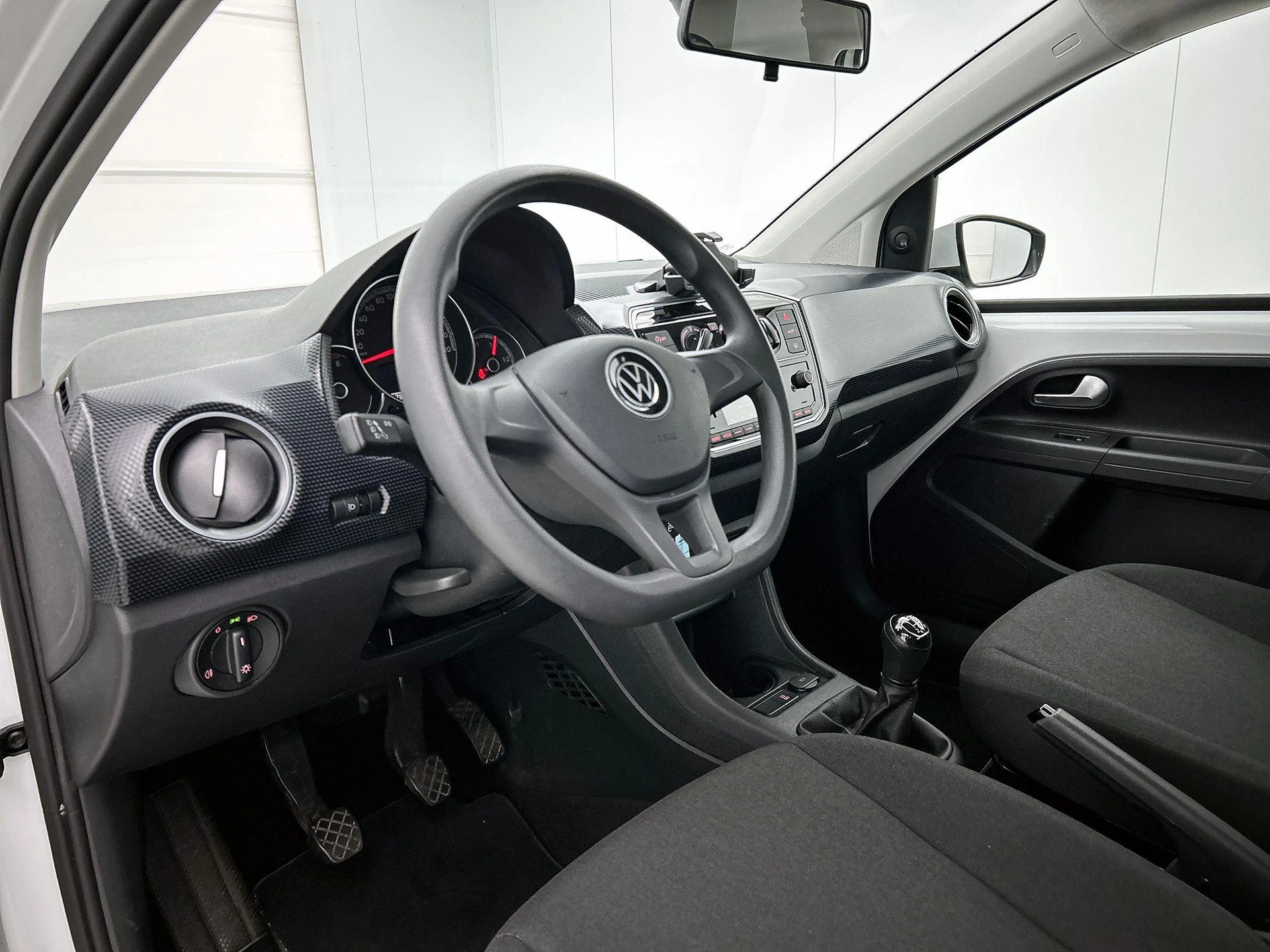 Volkswagen-up!-image-7
