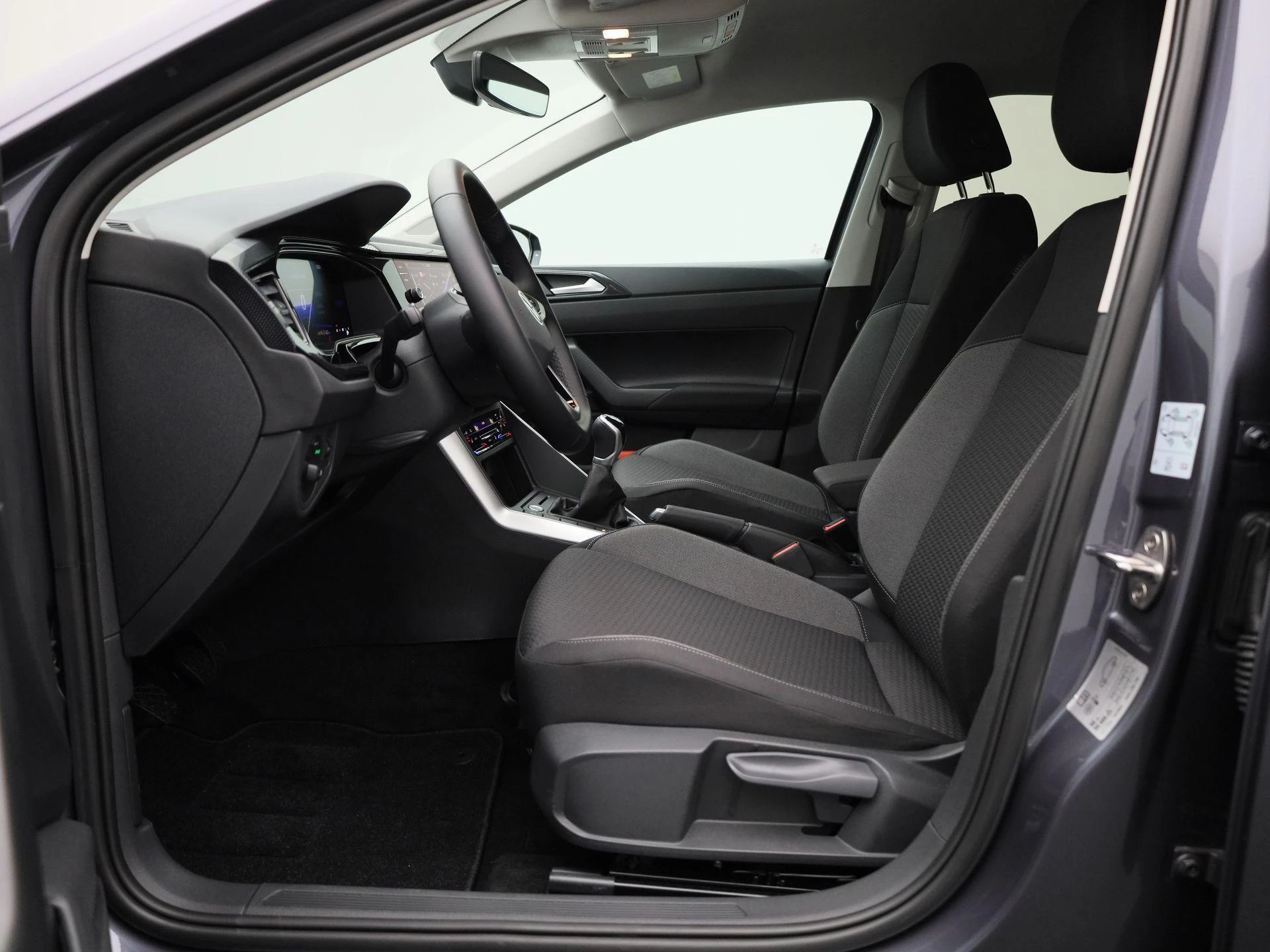 Volkswagen-Polo-image-10