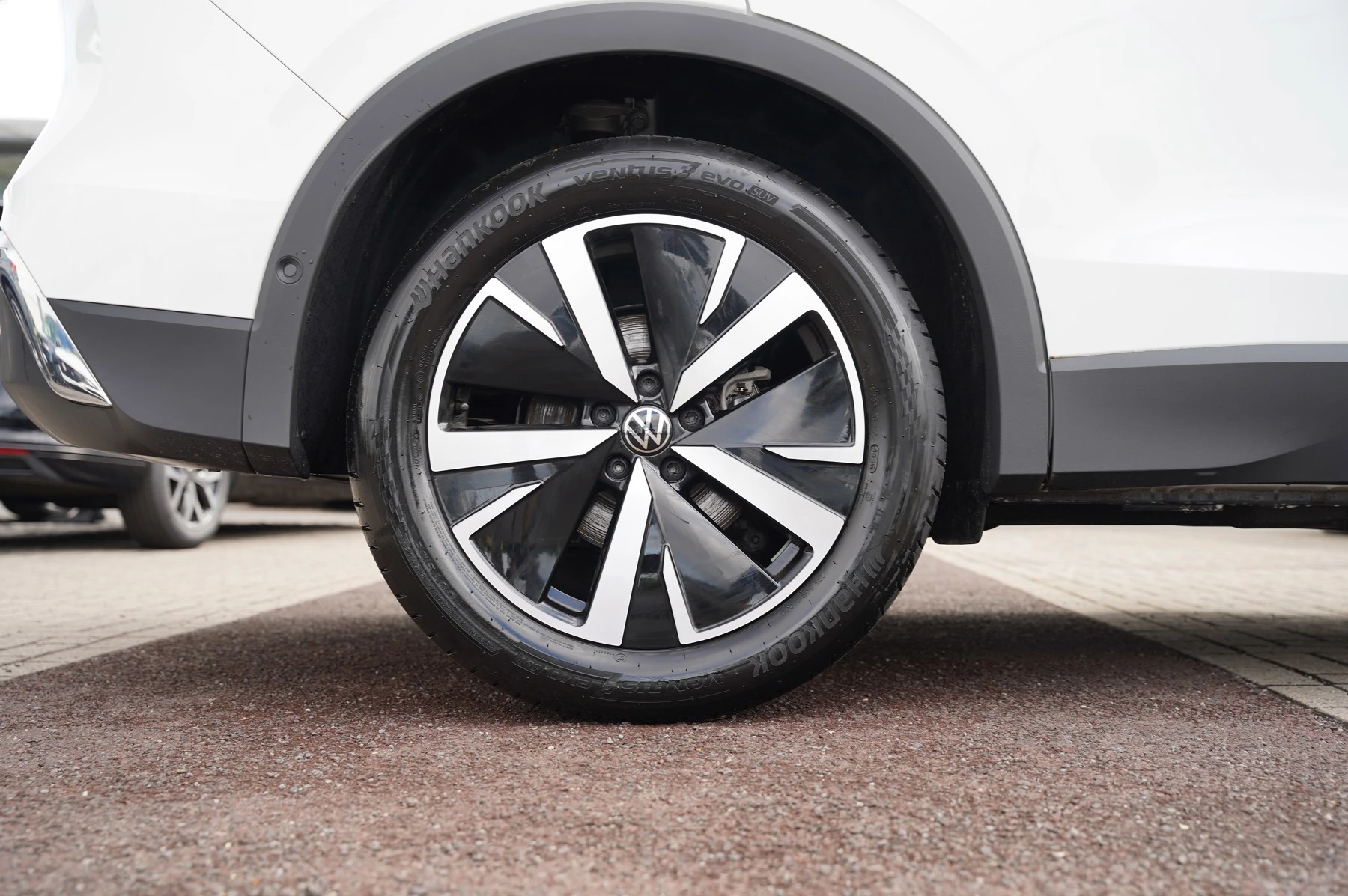 Volkswagen-Tiguan-image-14