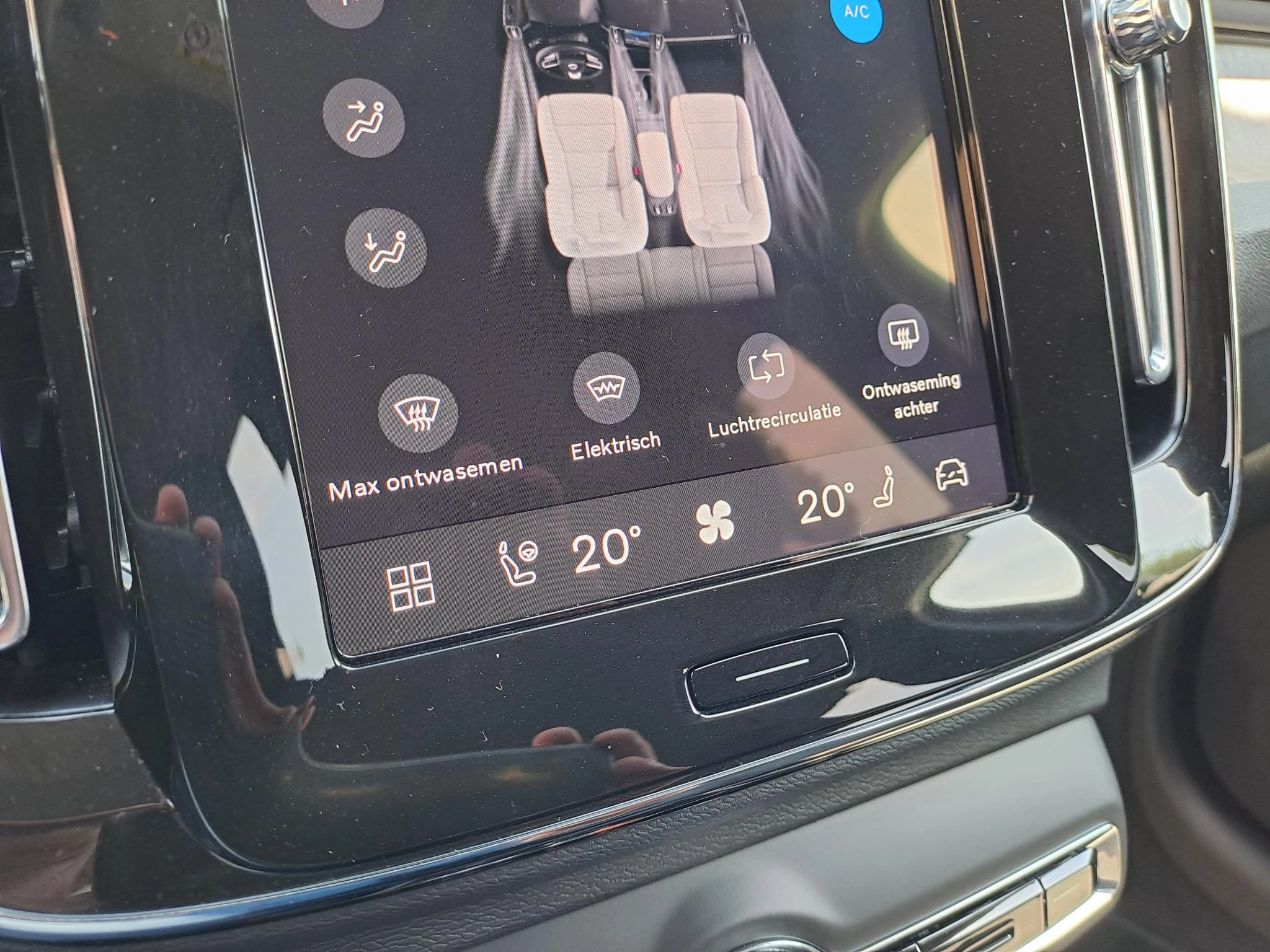 Volvo XC40 2.0 B4 Plus Dark