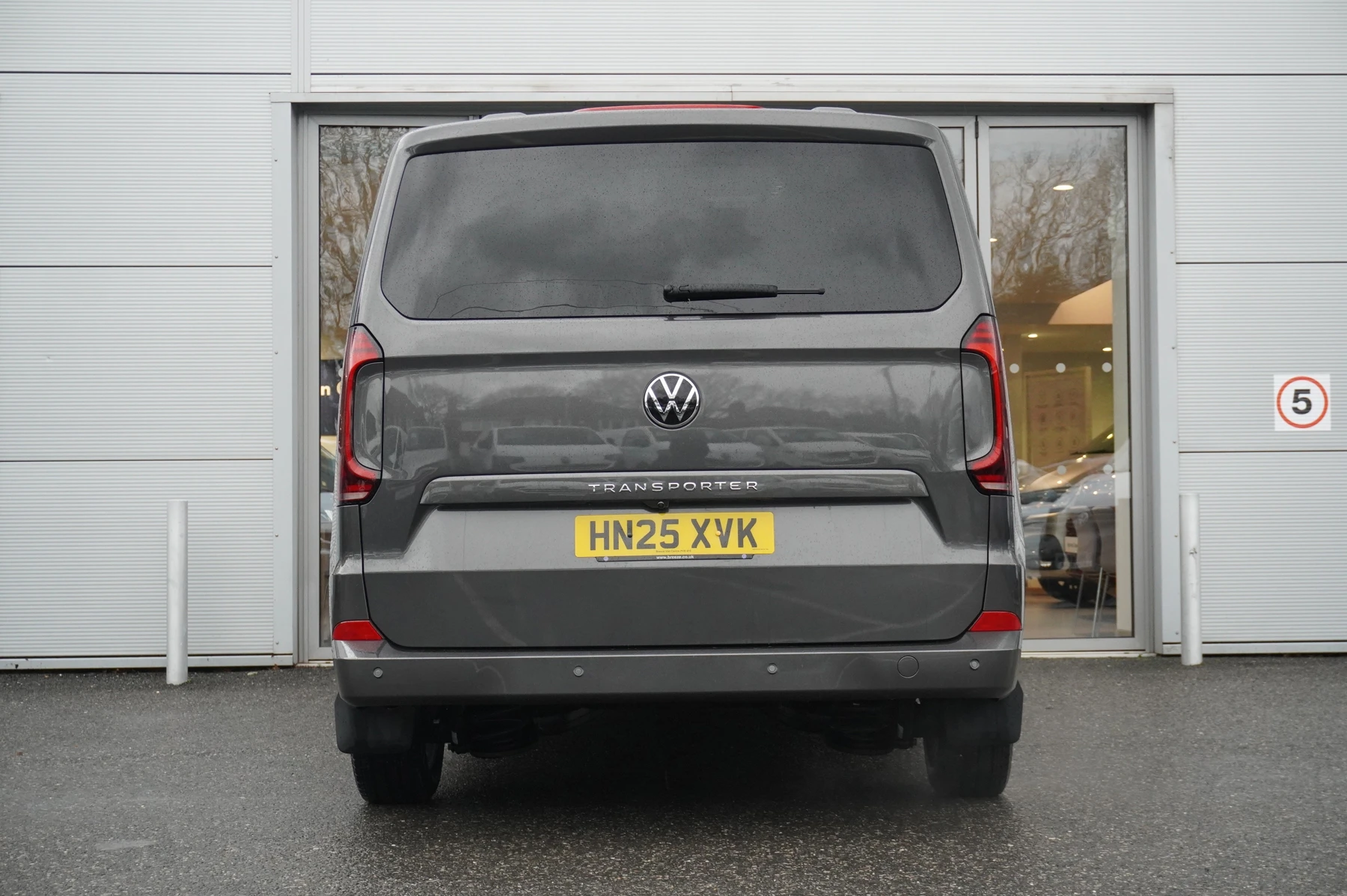 Volkswagen-Transporter-image-40
