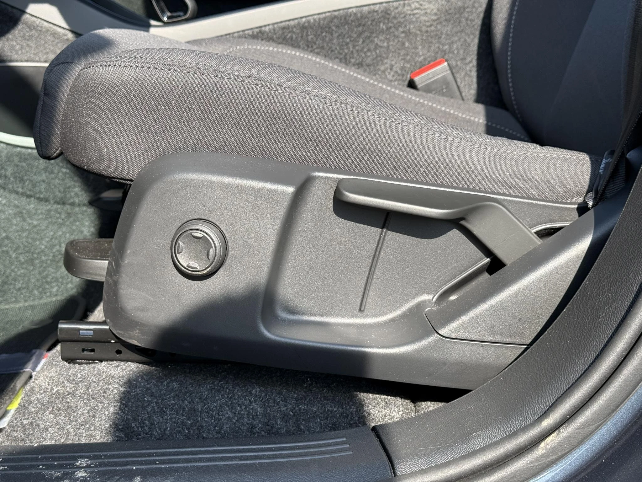 Volvo-EX40-image-16