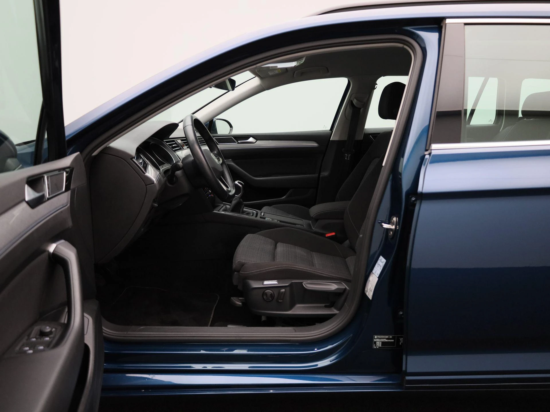 Volkswagen-Passat-image-8