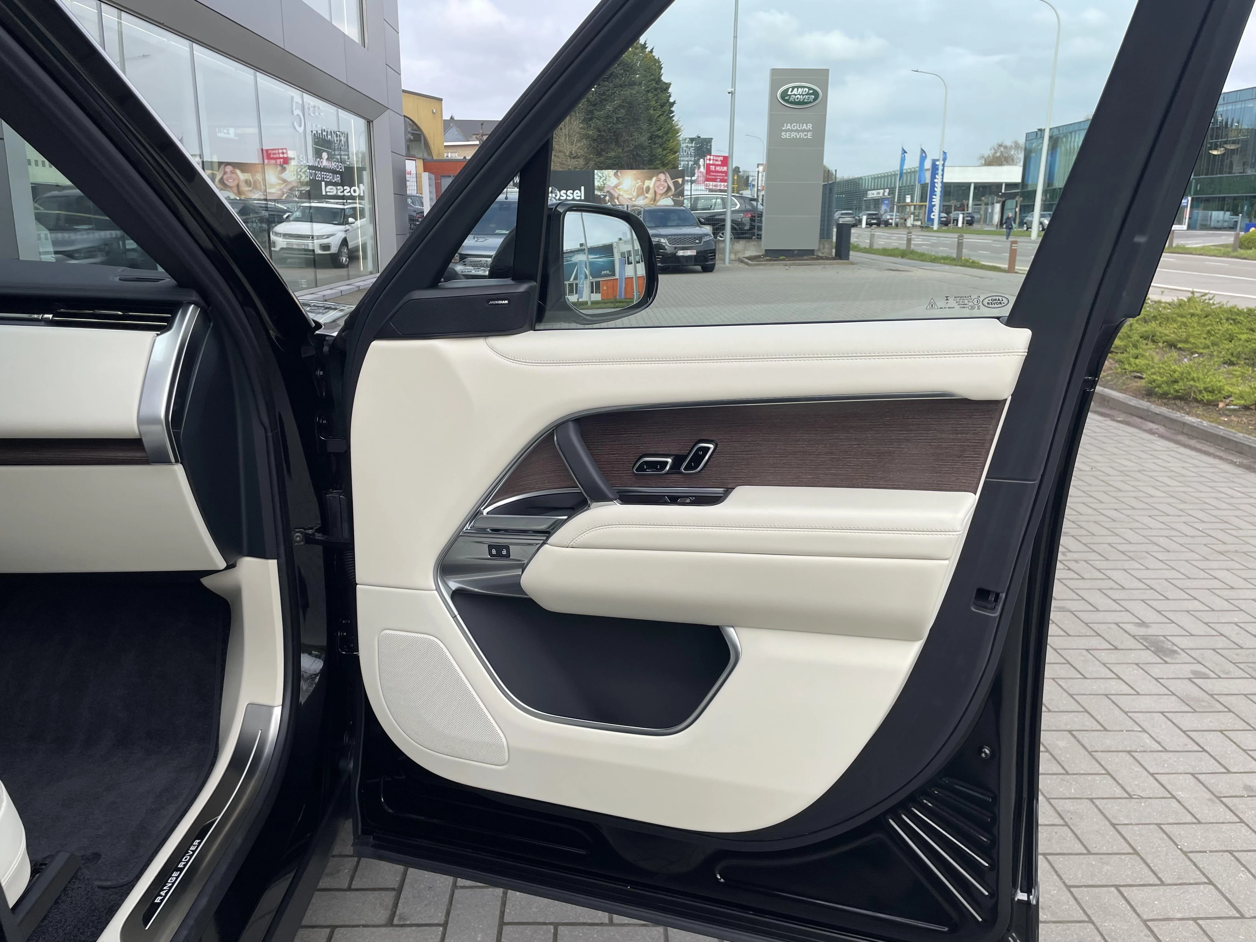 Land Rover Range Rover SWB P460e SE