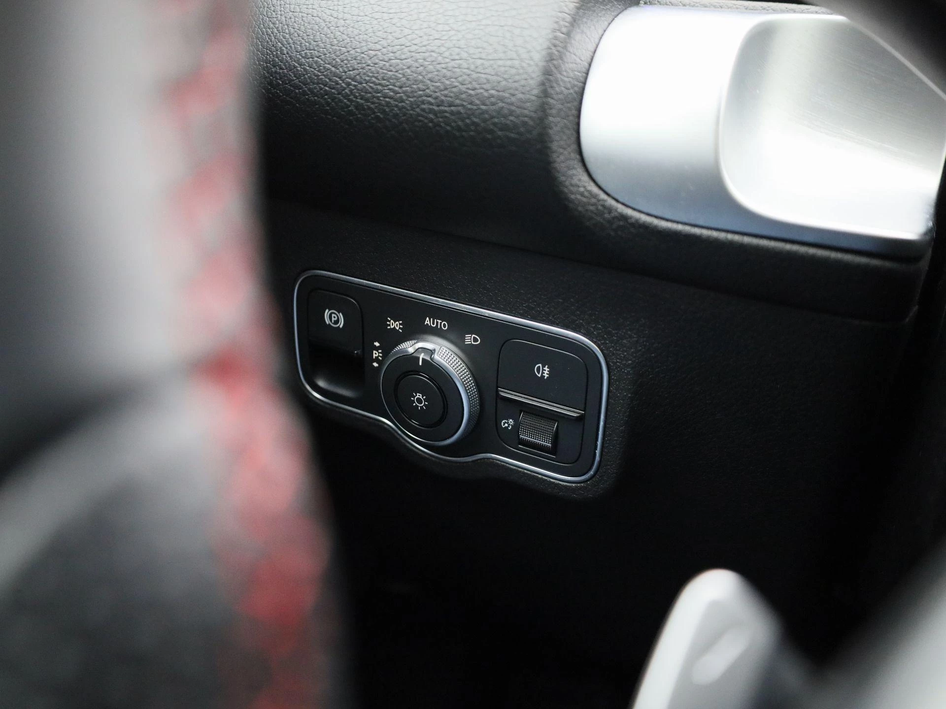 Mercedes-Benz-EQB-image-18