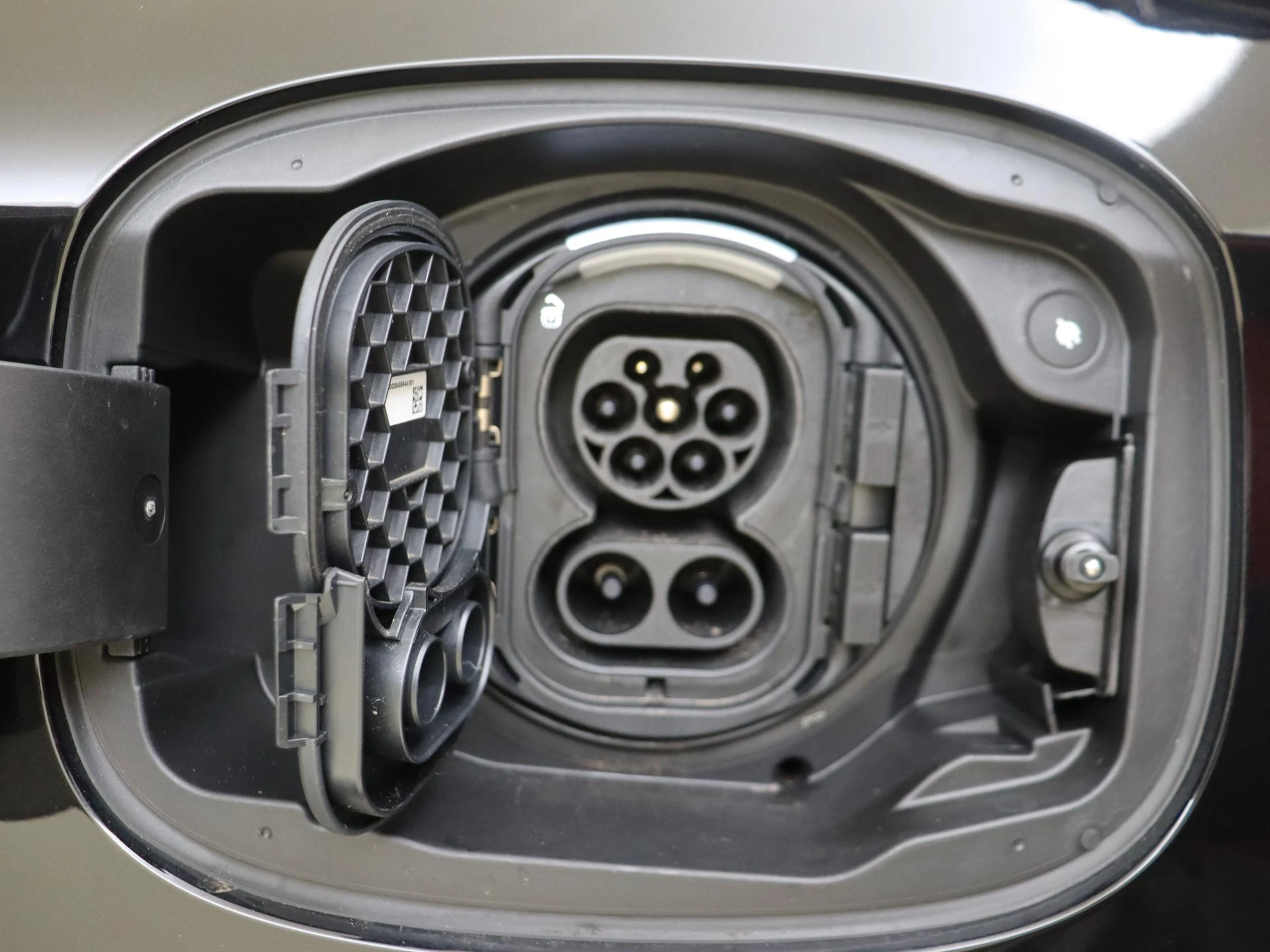 Mercedes-Benz-GLC-image-31