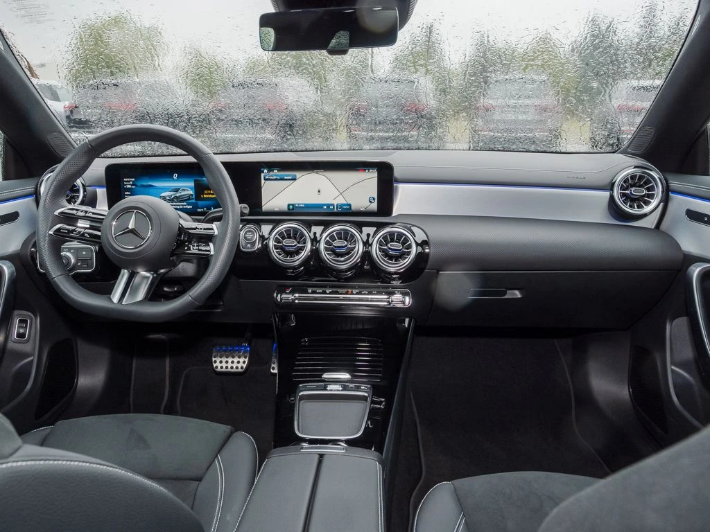 Mercedes-Benz-CLA 220 d-image-12