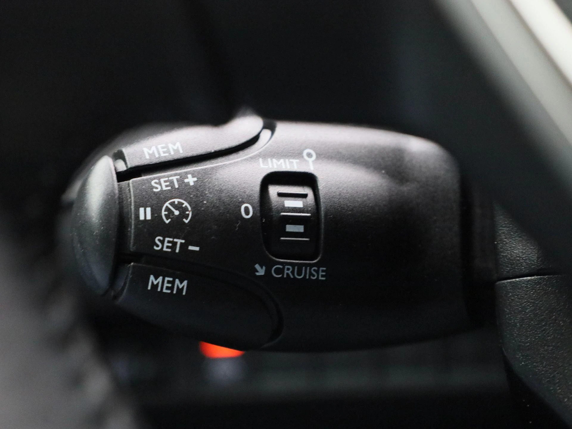 Peugeot-e-2008-image-17