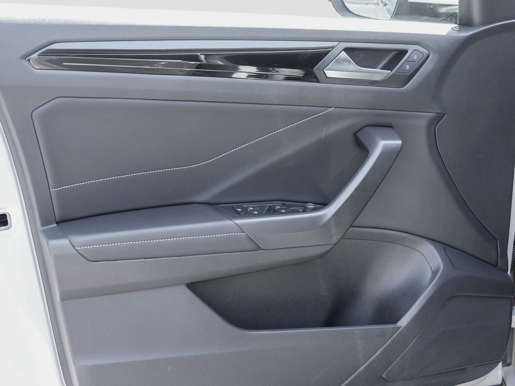 Volkswagen-T-Roc-image-17