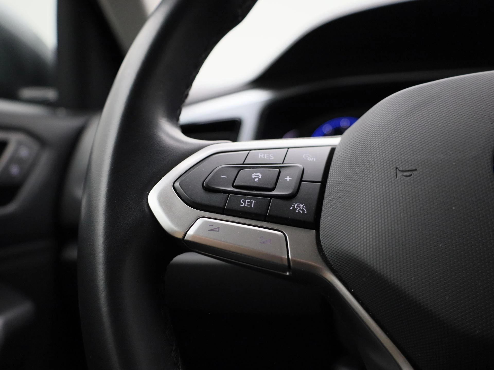 Volkswagen-T-Roc-image-18