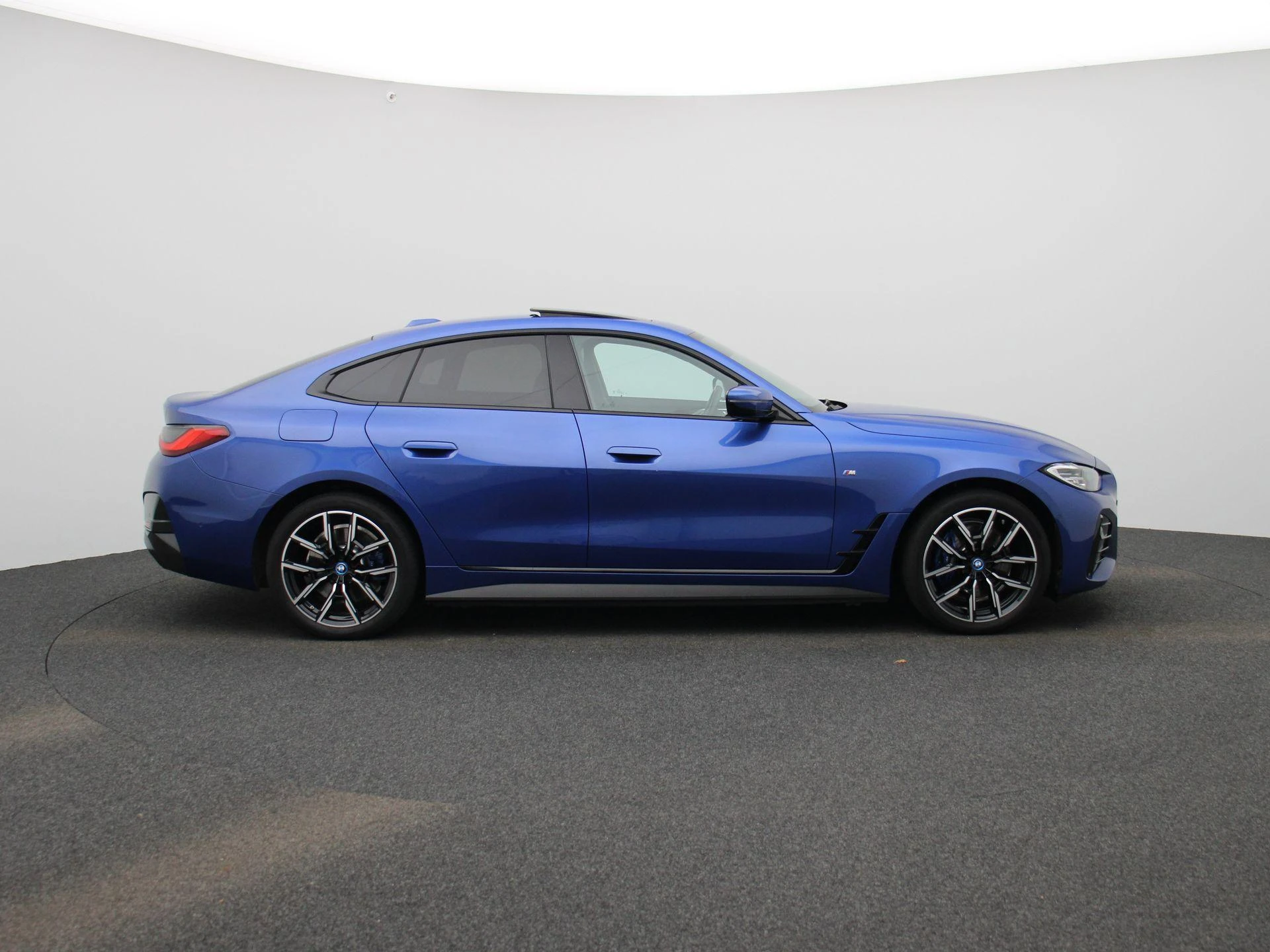 BMW-i4-image-7