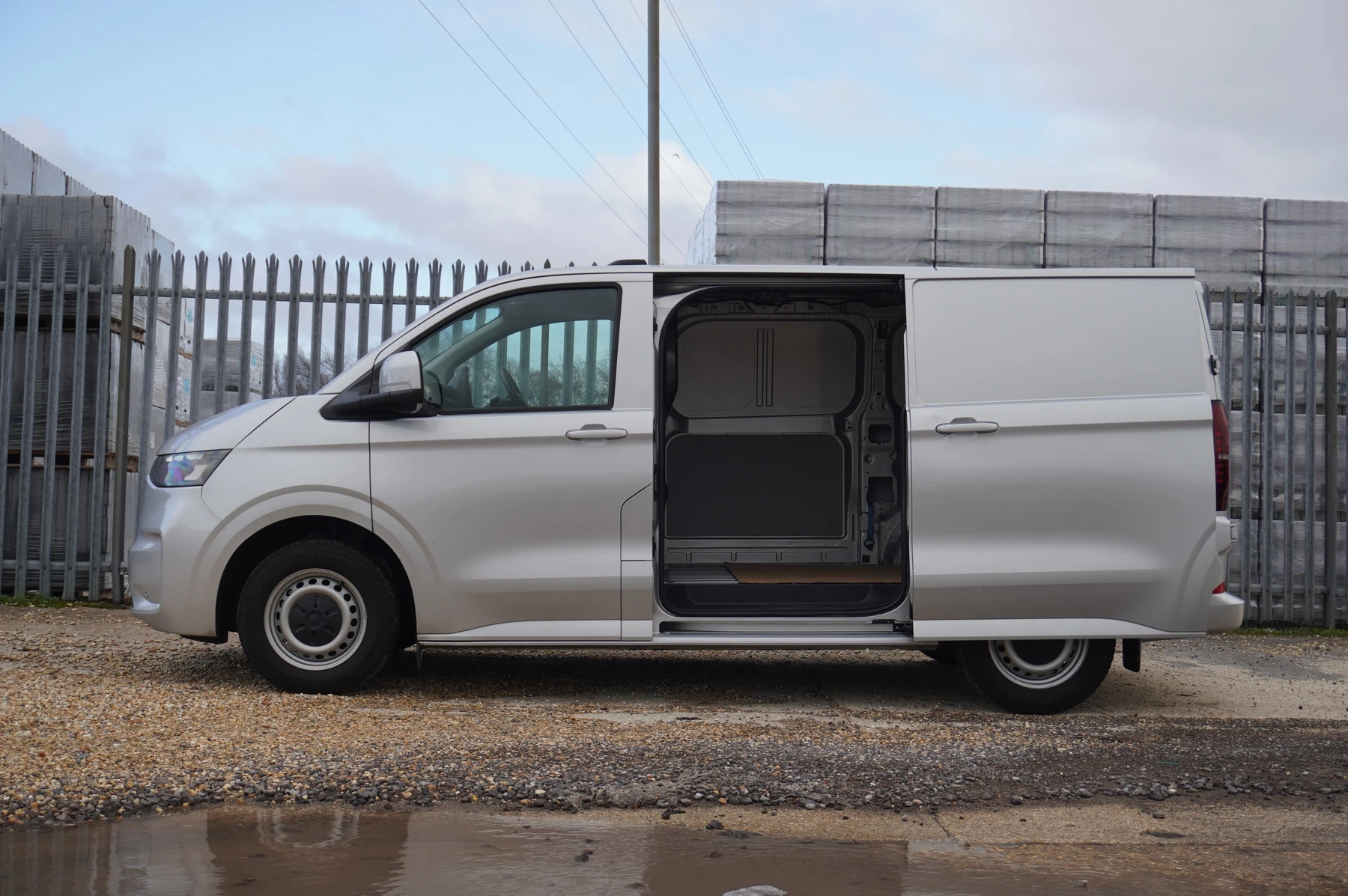 Volkswagen-Transporter-image-40