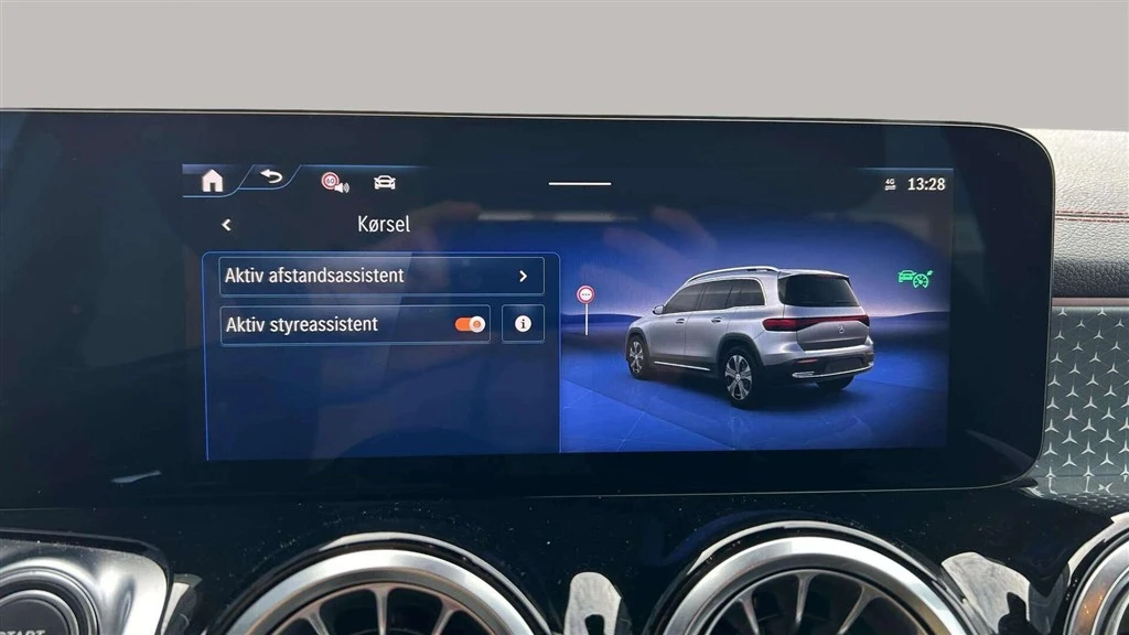 Mercedes-Benz-EQB-image-18