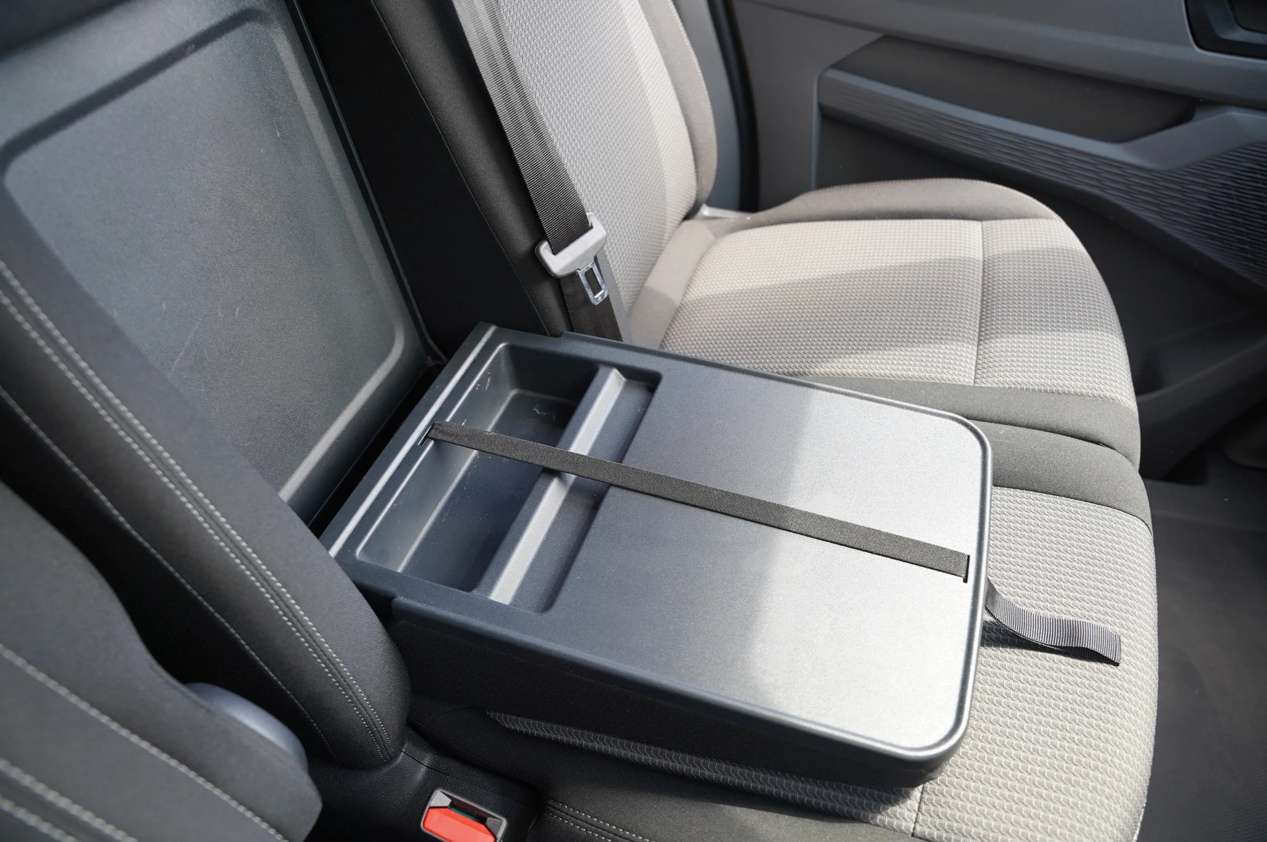 Volkswagen-Transporter-image-9