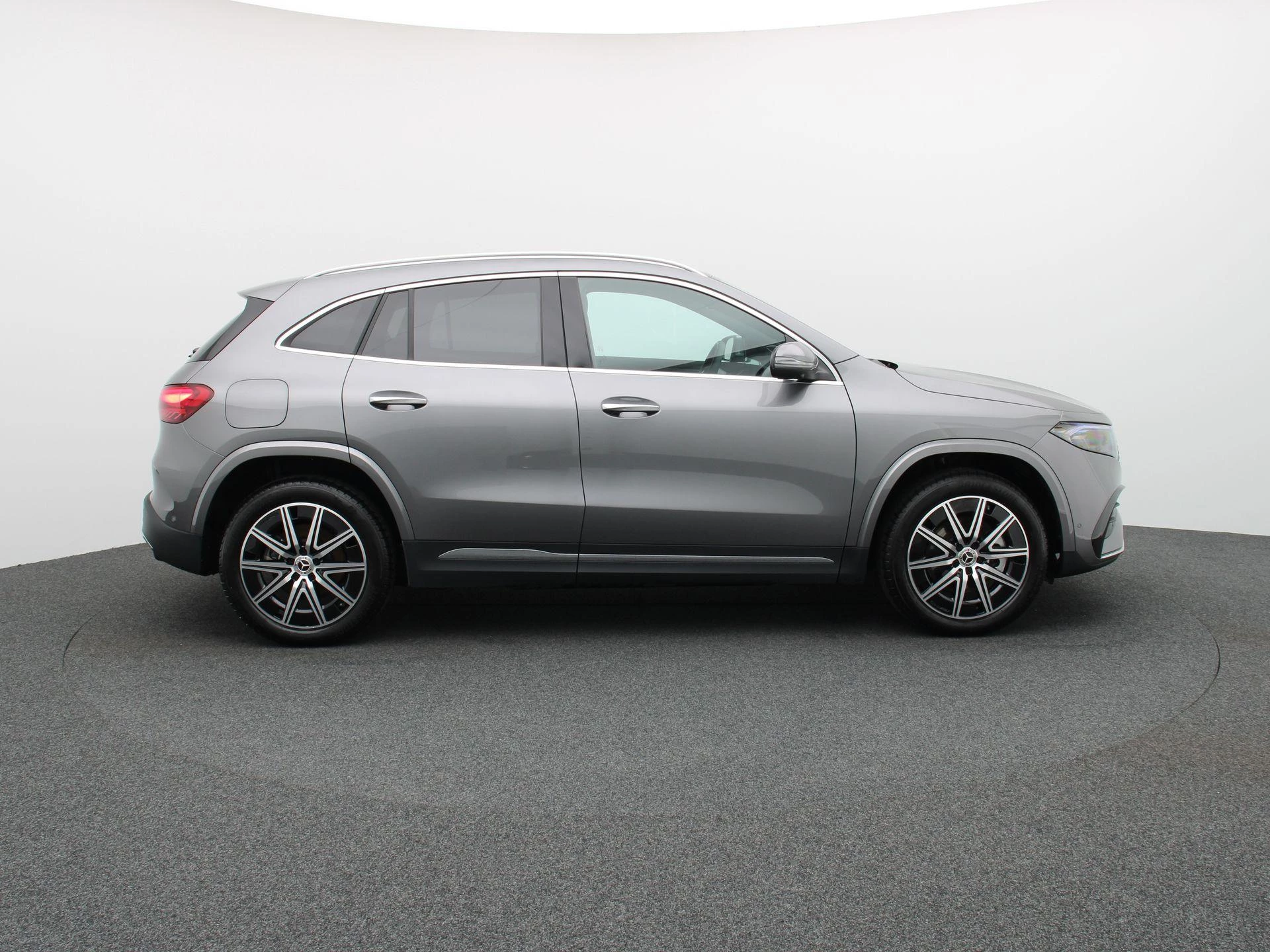 Mercedes-Benz-EQA-image-5