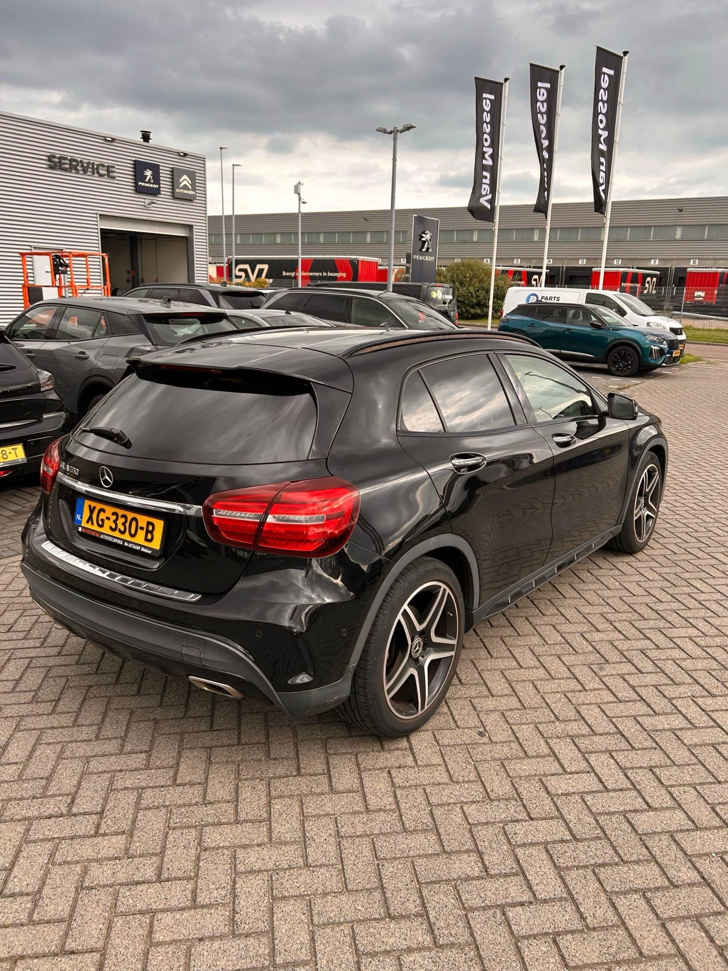 Mercedes-Benz-GLA-image-17