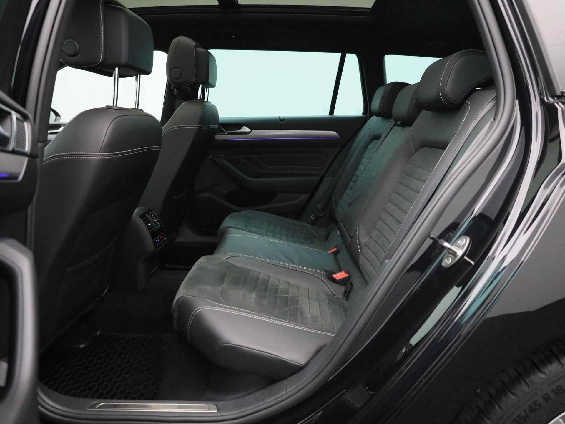 Volkswagen-Passat-image-11