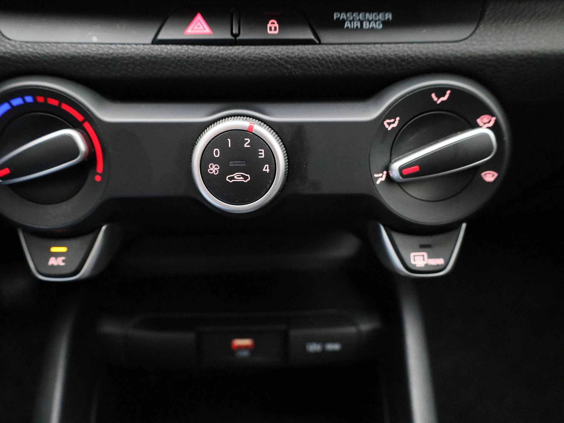 Kia-Stonic-image-18