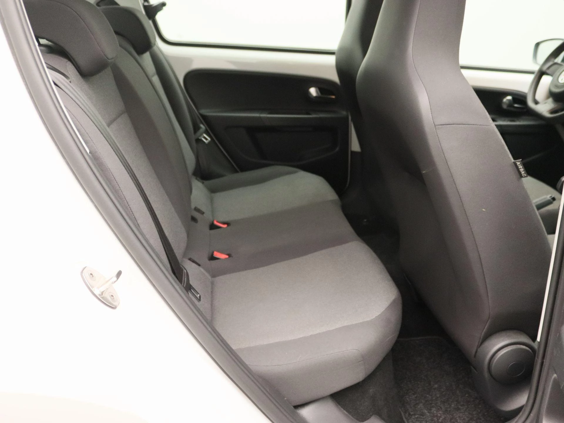 Volkswagen-up!-image-21