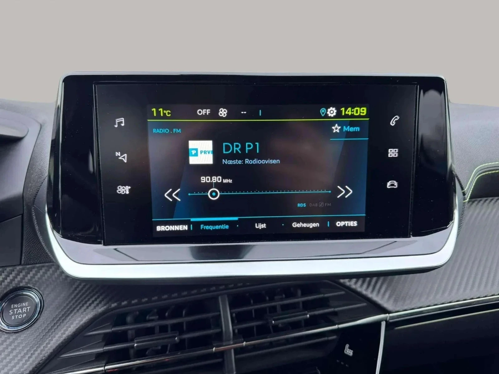 Peugeot-e-208-image-12