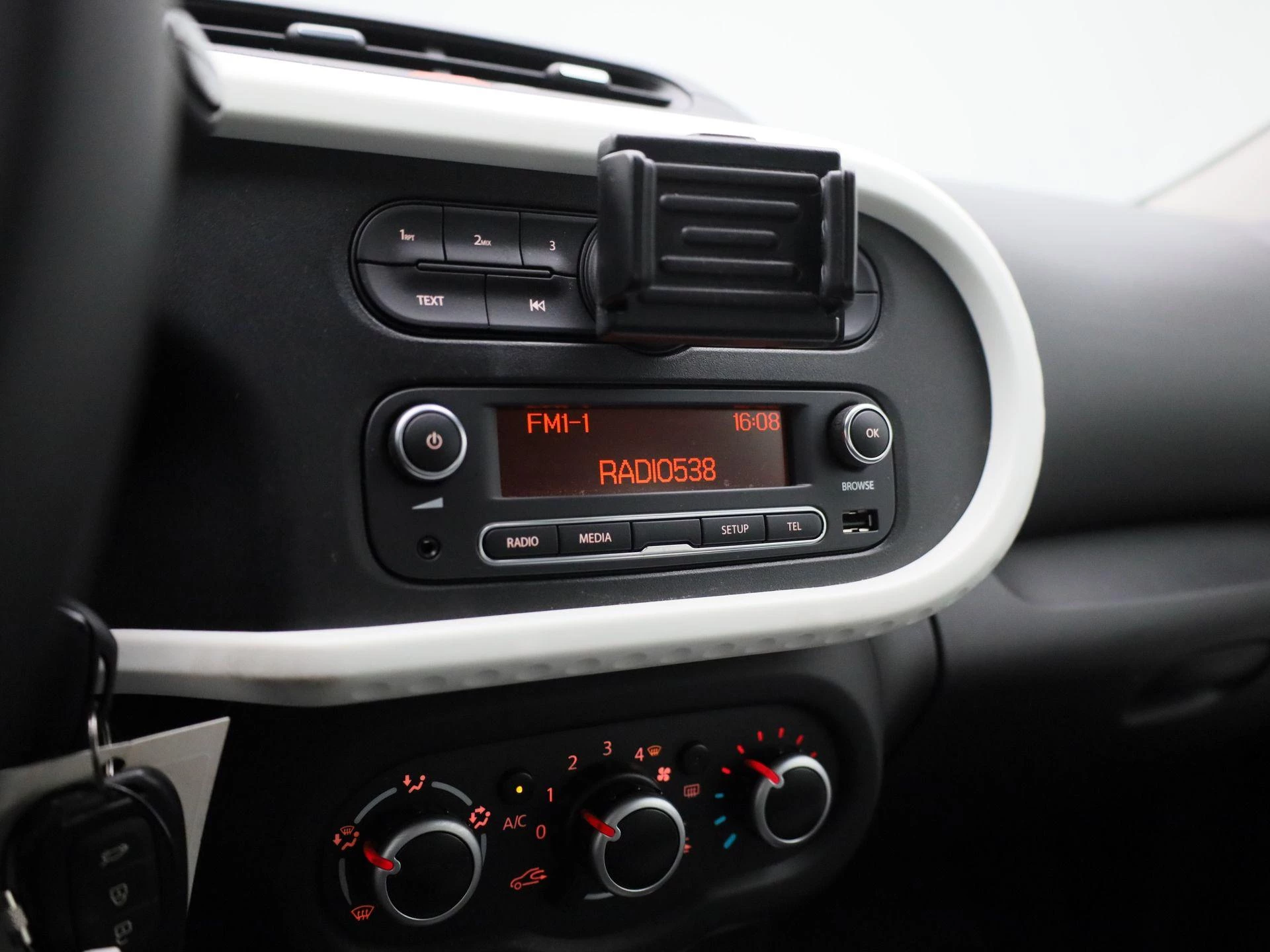 Renault-Twingo-image-13