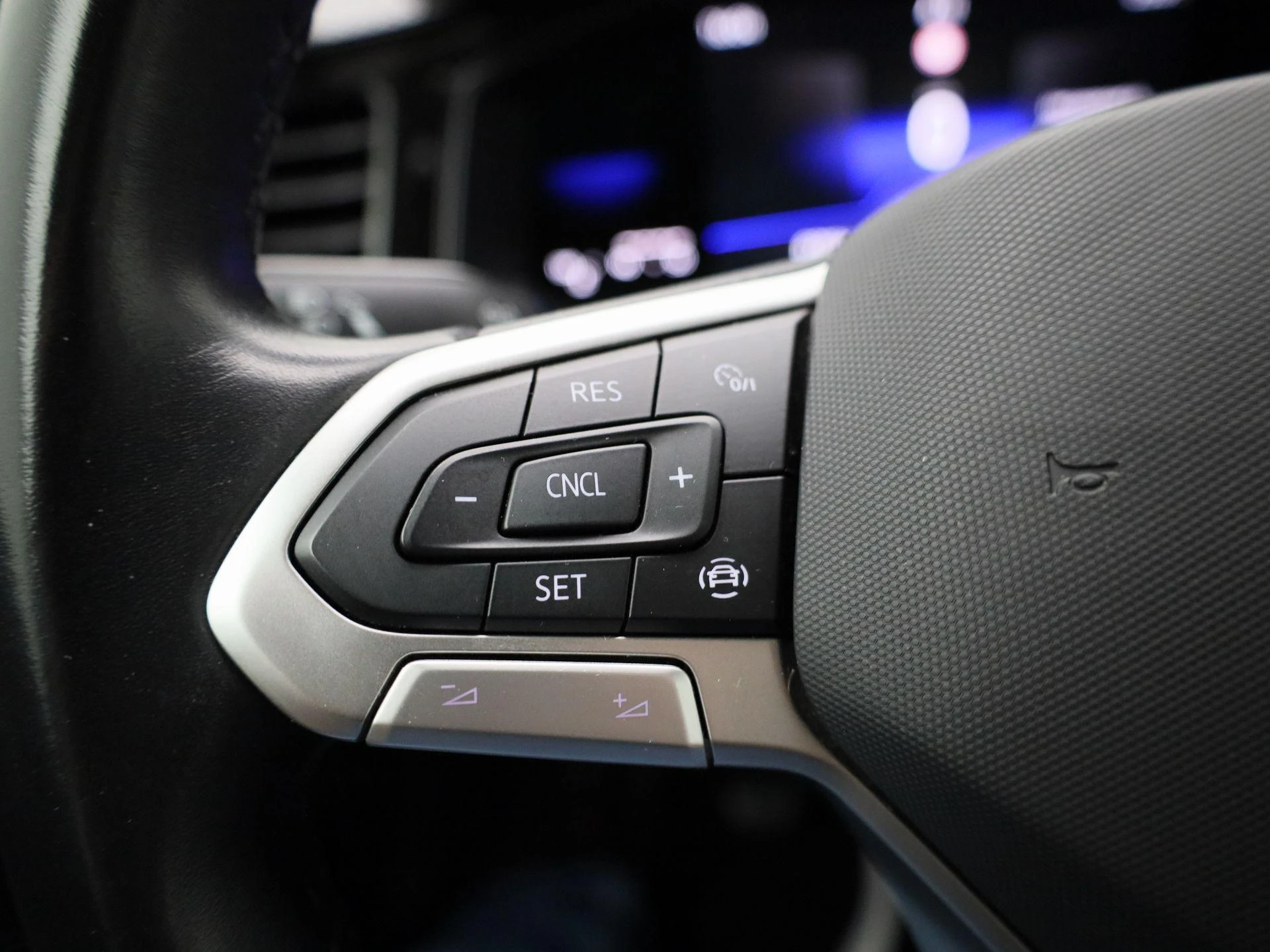 Volkswagen-Polo-image-18