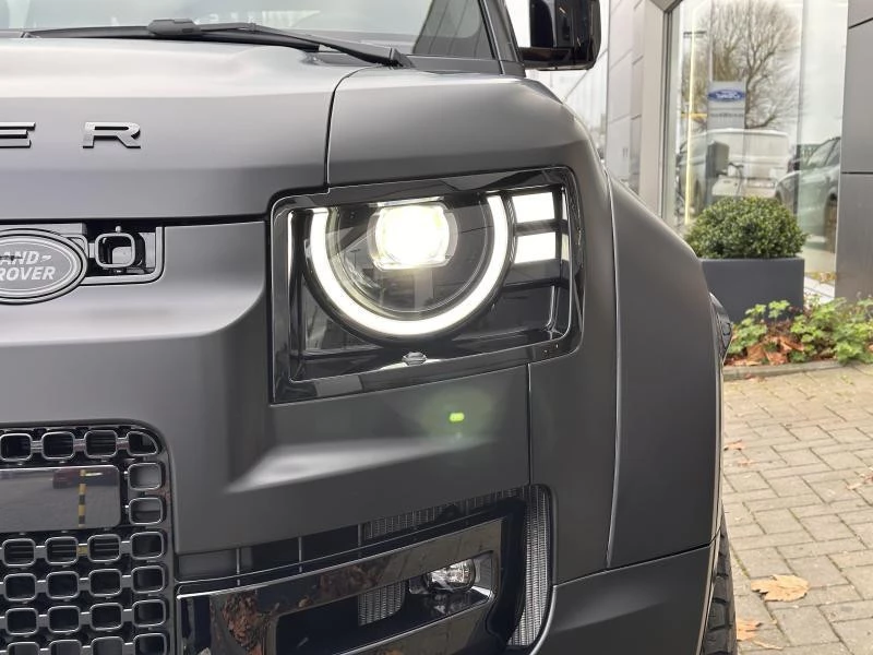 Land Rover Defender 110 P635 OCTA Black Edition AWD Auto. 26MY
