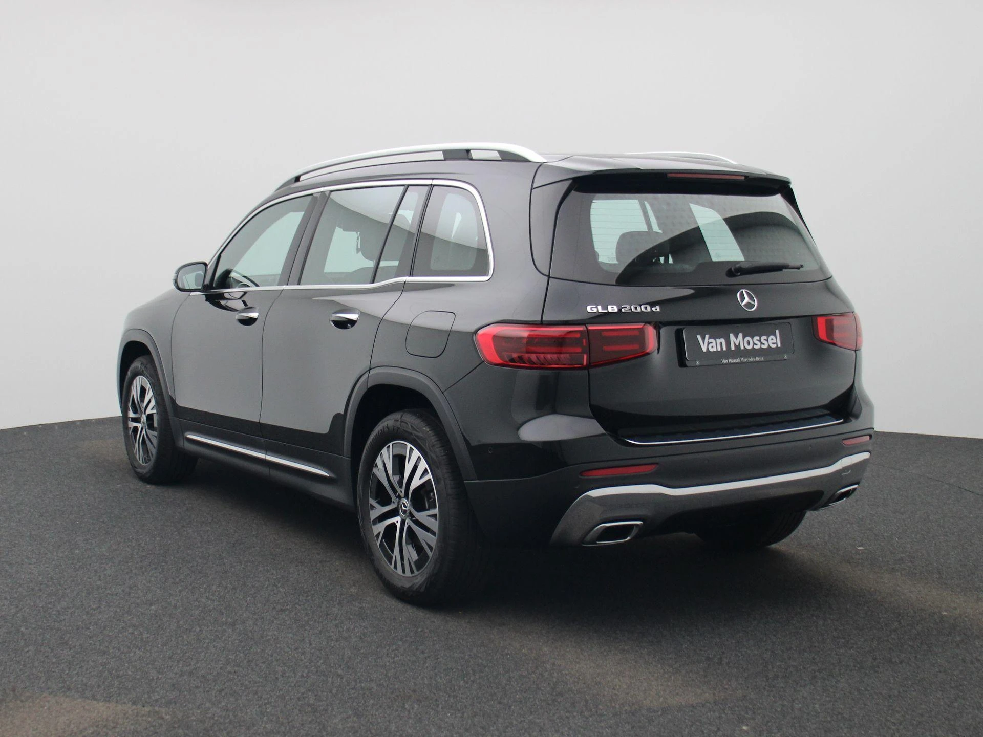Mercedes-Benz-GLB-image-1