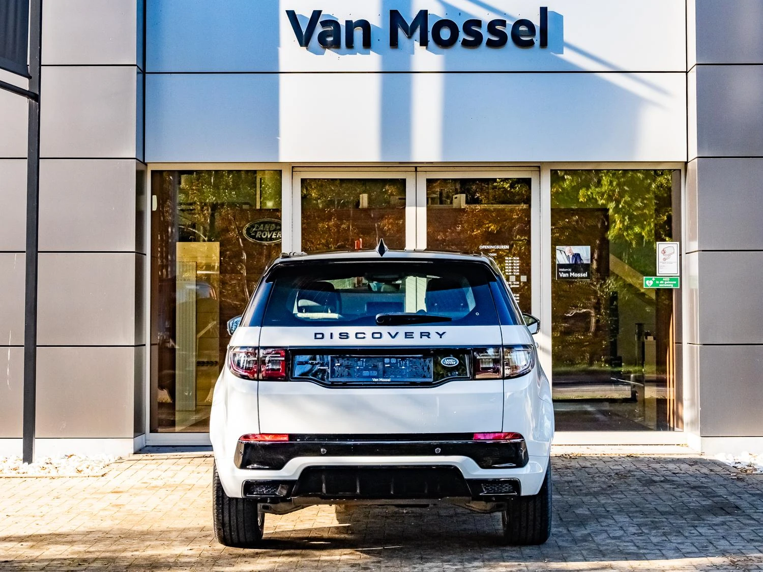 Land Rover-Discovery Sport-image-4