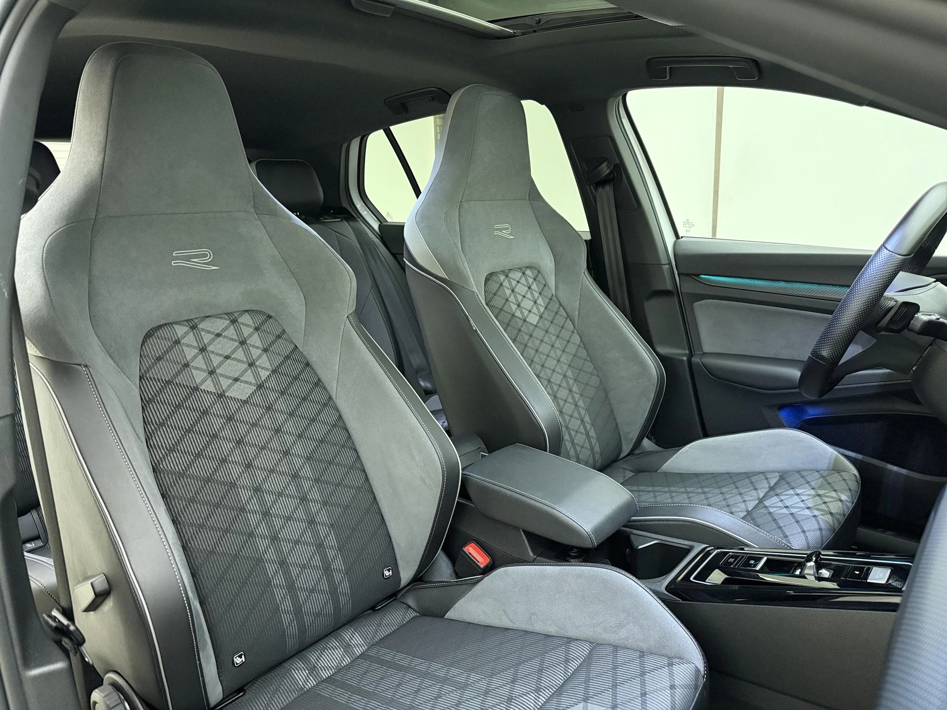 Volkswagen-Golf-image-5