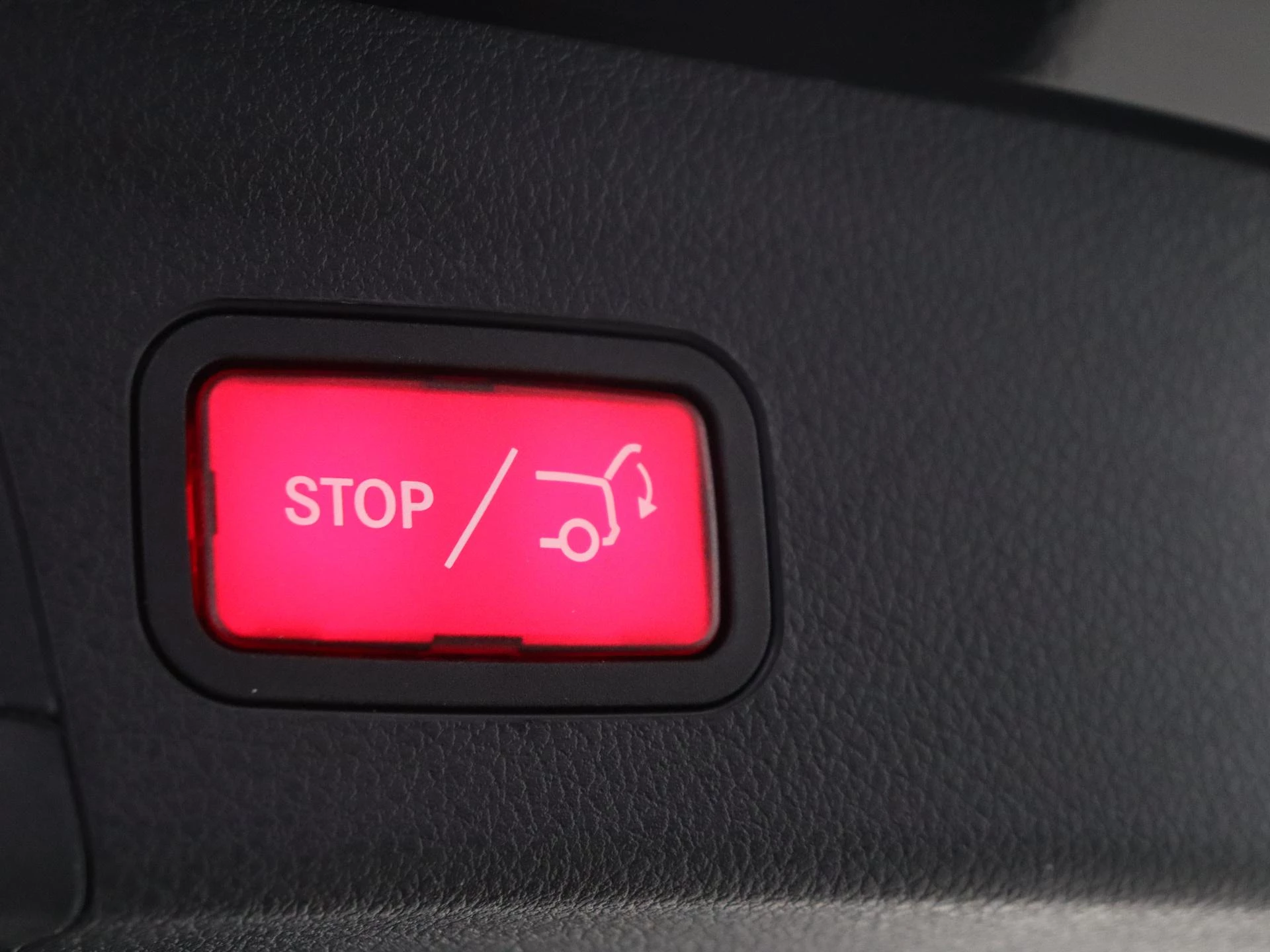 Mercedes-Benz-GLE-image-41