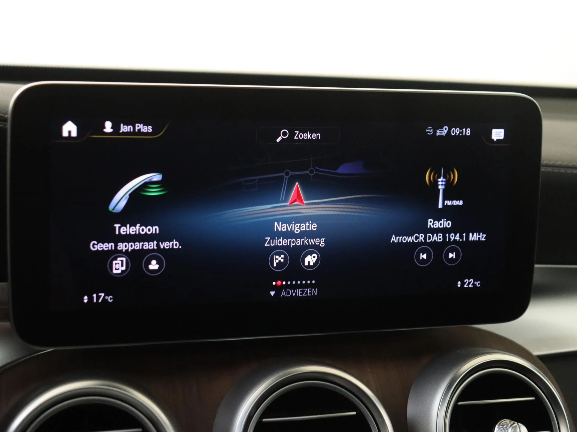 Mercedes-Benz-GLC-image-15