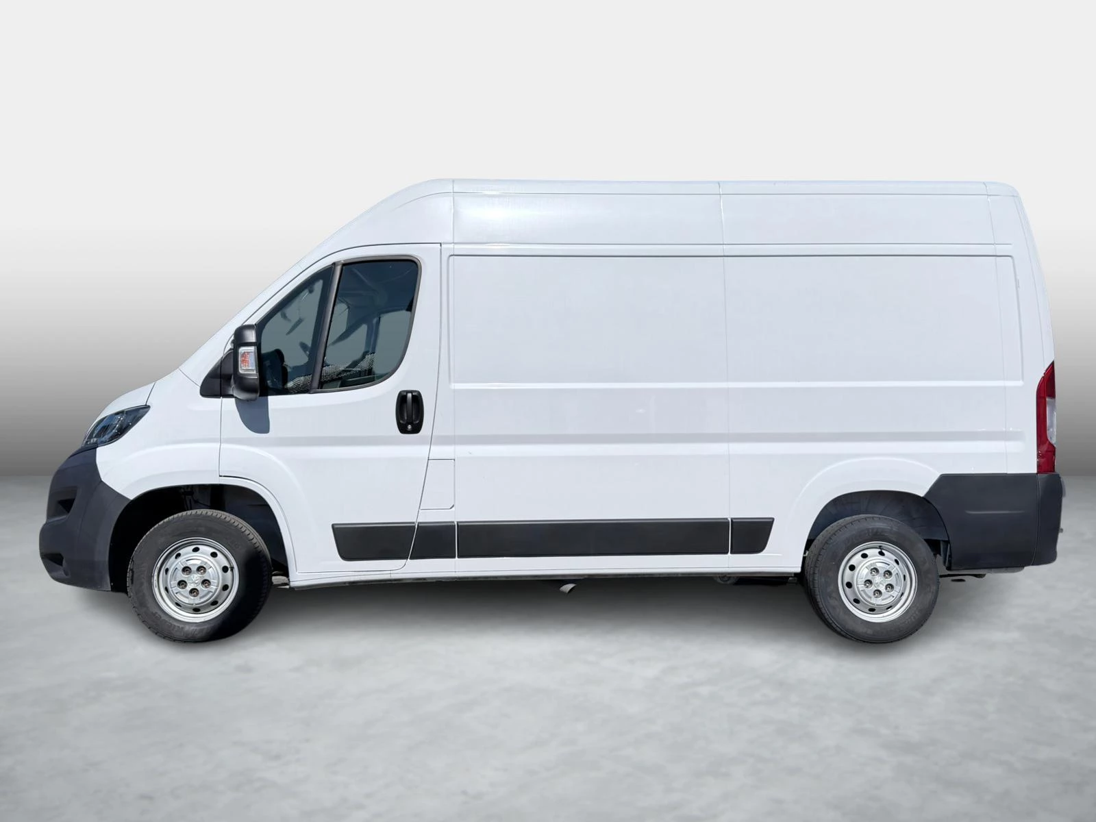 Peugeot Boxer 330 2.2 BlueHDi 140 L2H2 Pro