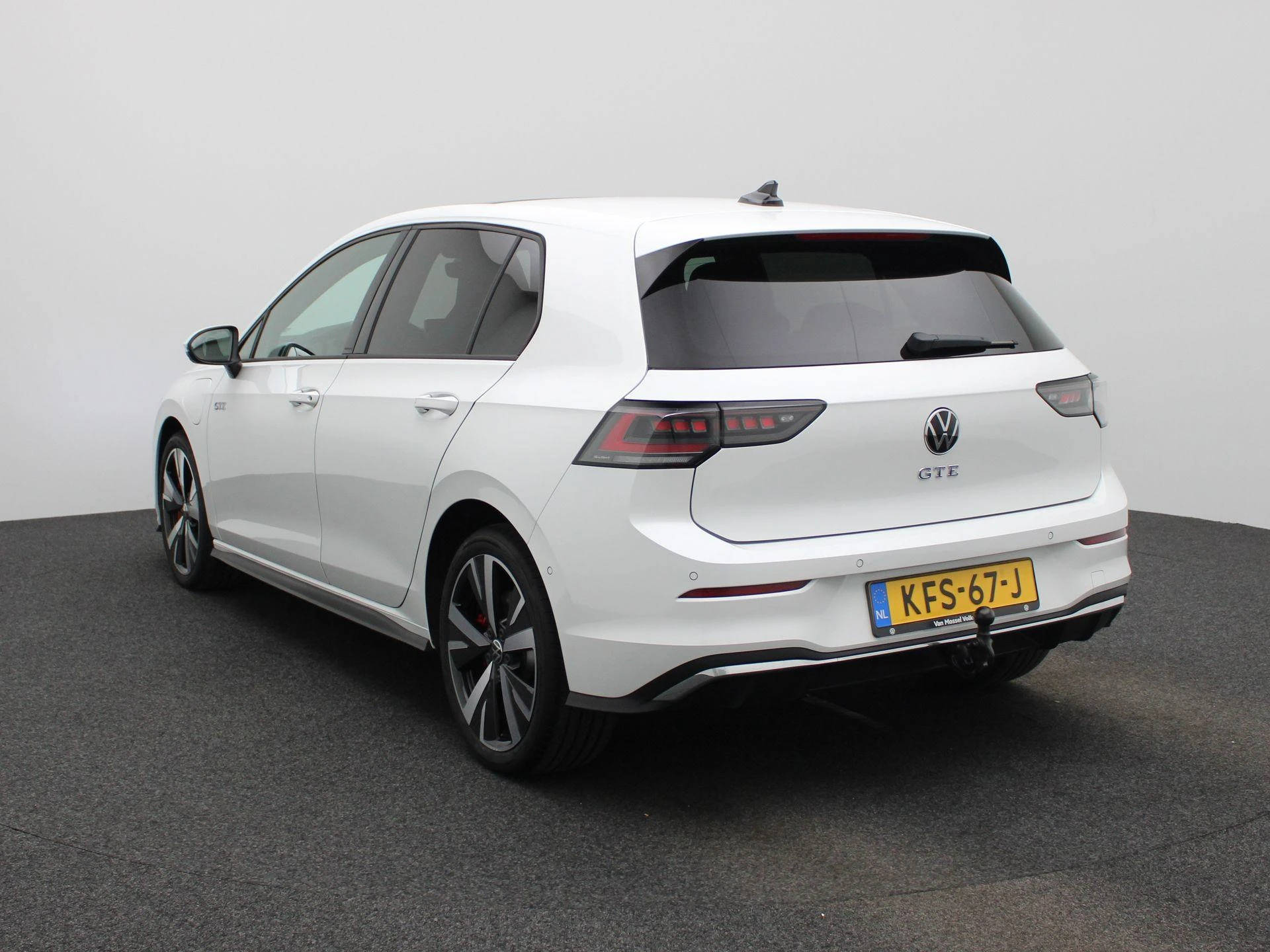 Volkswagen-Golf-image-1