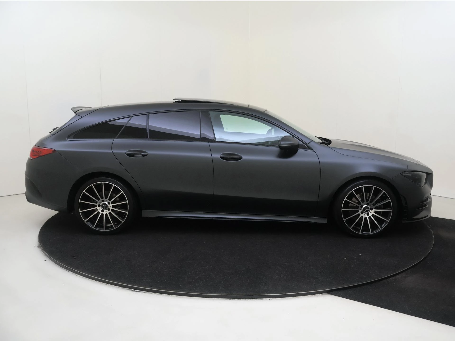 Mercedes-Benz-CLA-image-9