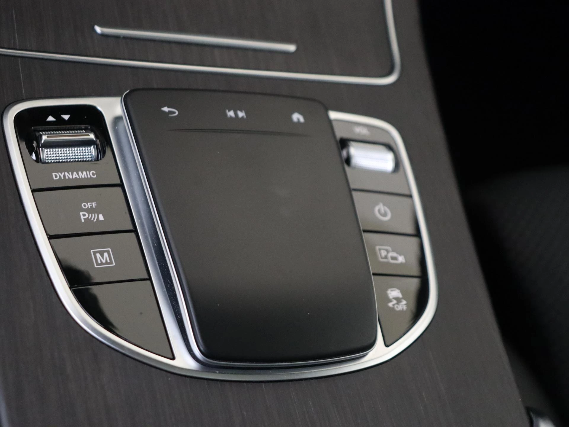 Mercedes-Benz-GLC-image-23