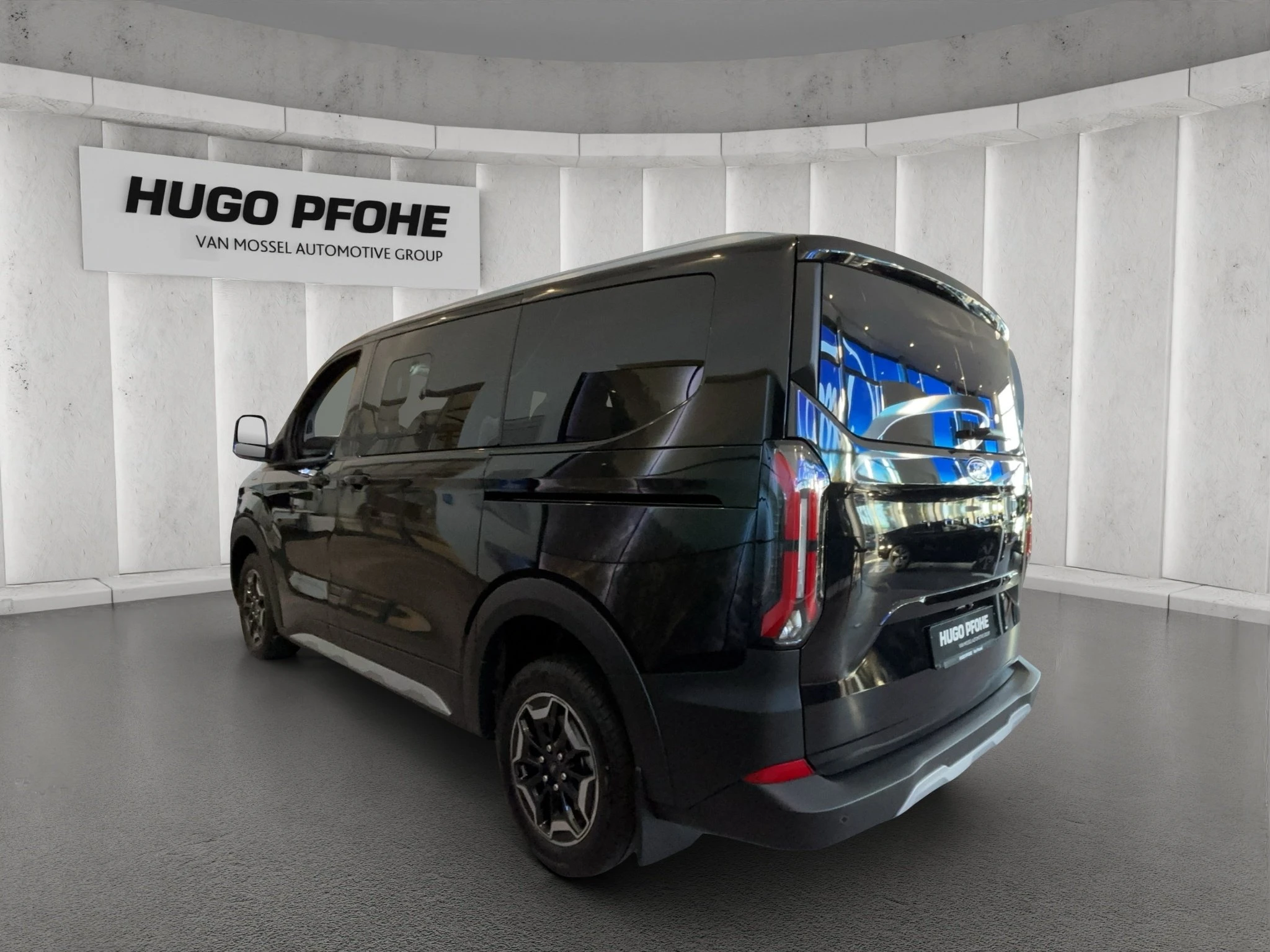 Ford-Tourneo Custom-image-1