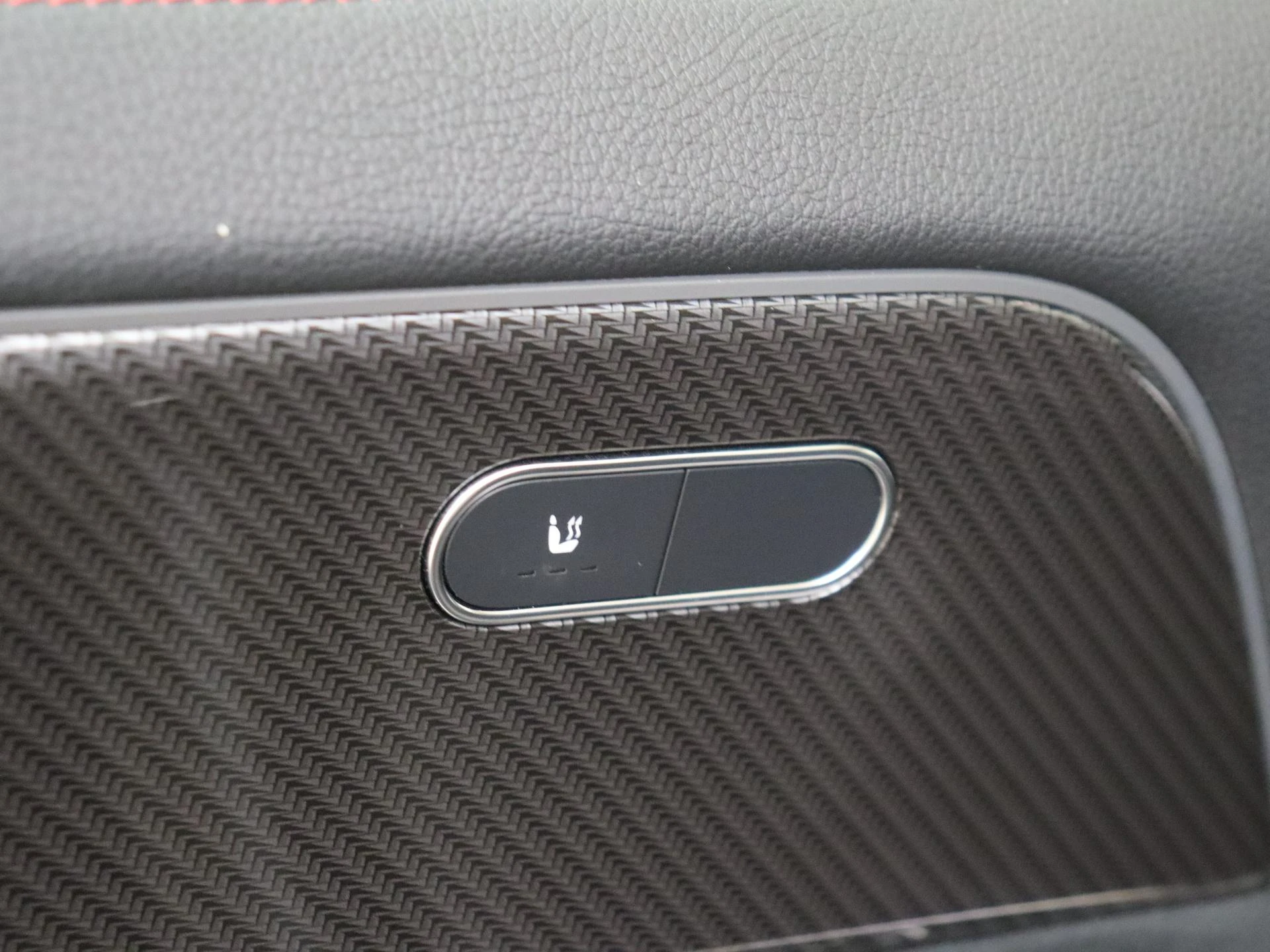 Mercedes-Benz-GLA-image-26