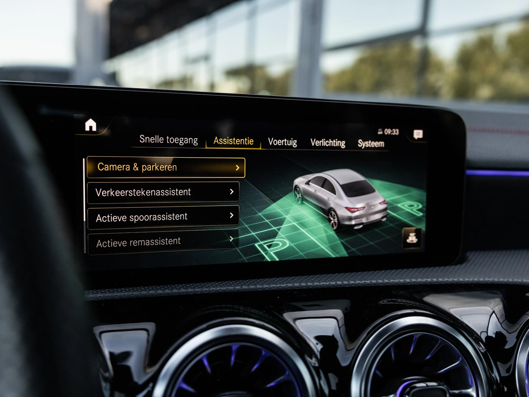 Mercedes-Benz-CLA-image-40