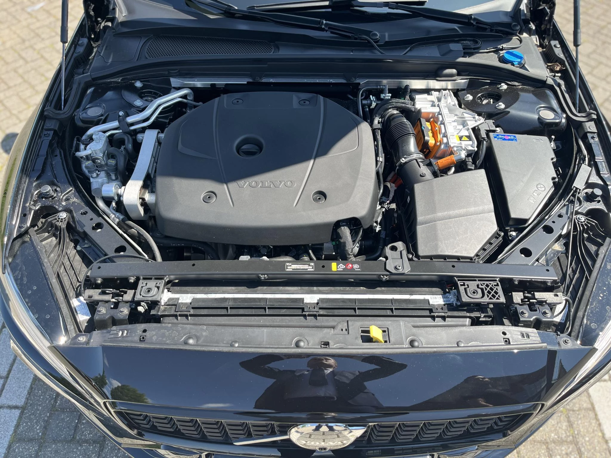 Volvo V60 T6 Plug-in hybrid AWD Ultra Dark