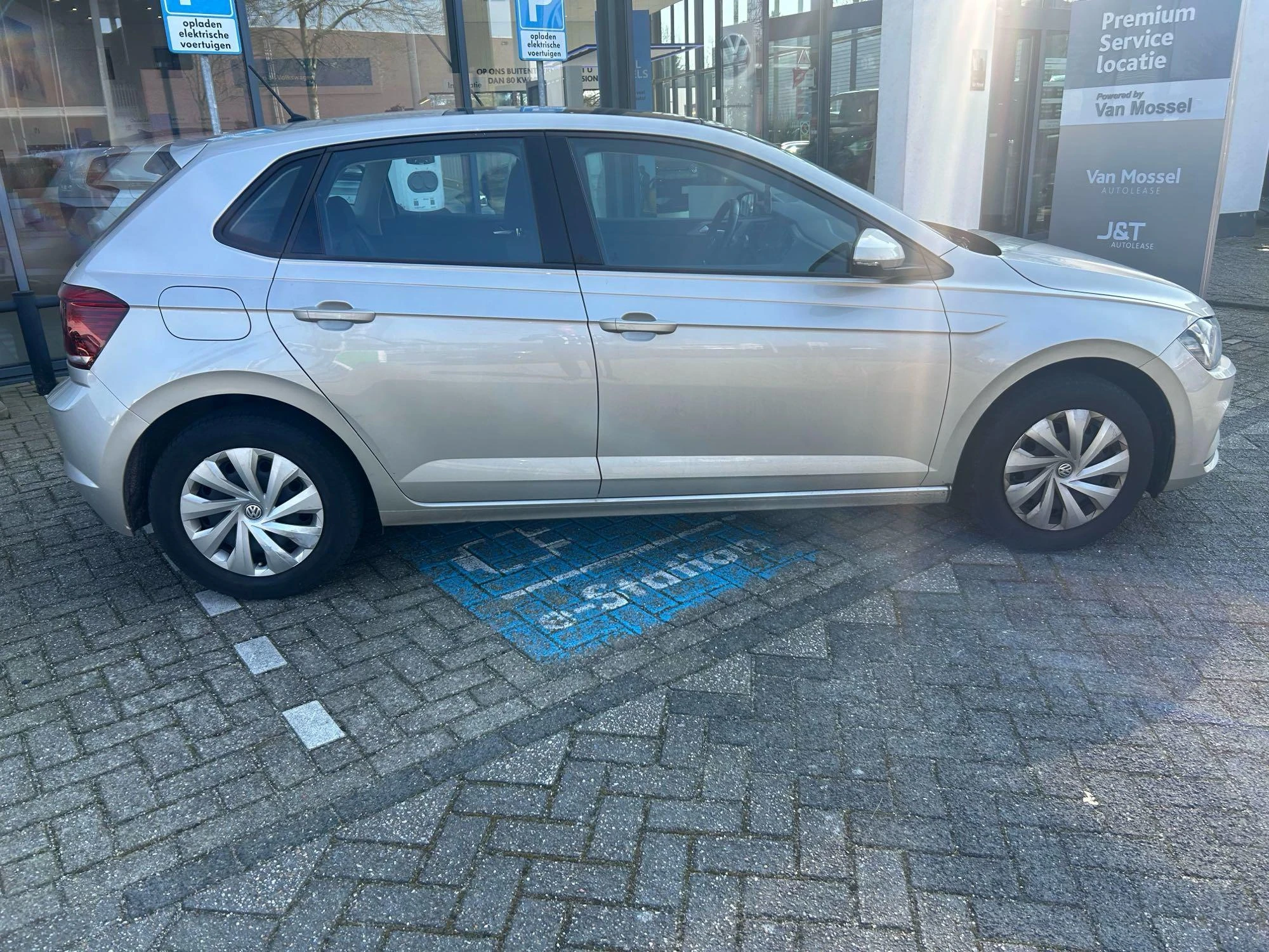 Volkswagen-Polo-image-3